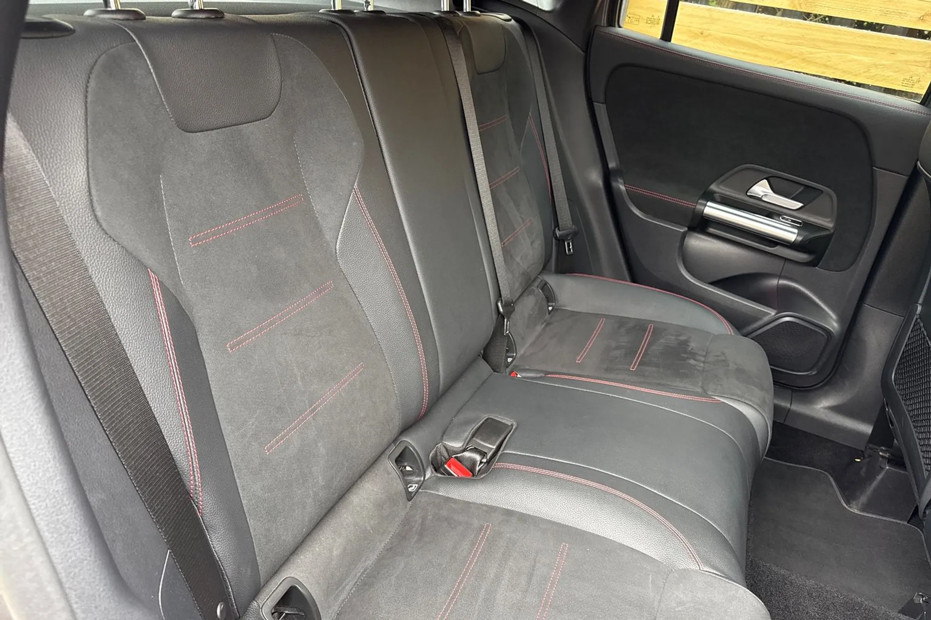 MERCEDES-BENZ GLA thumbnail image number 24