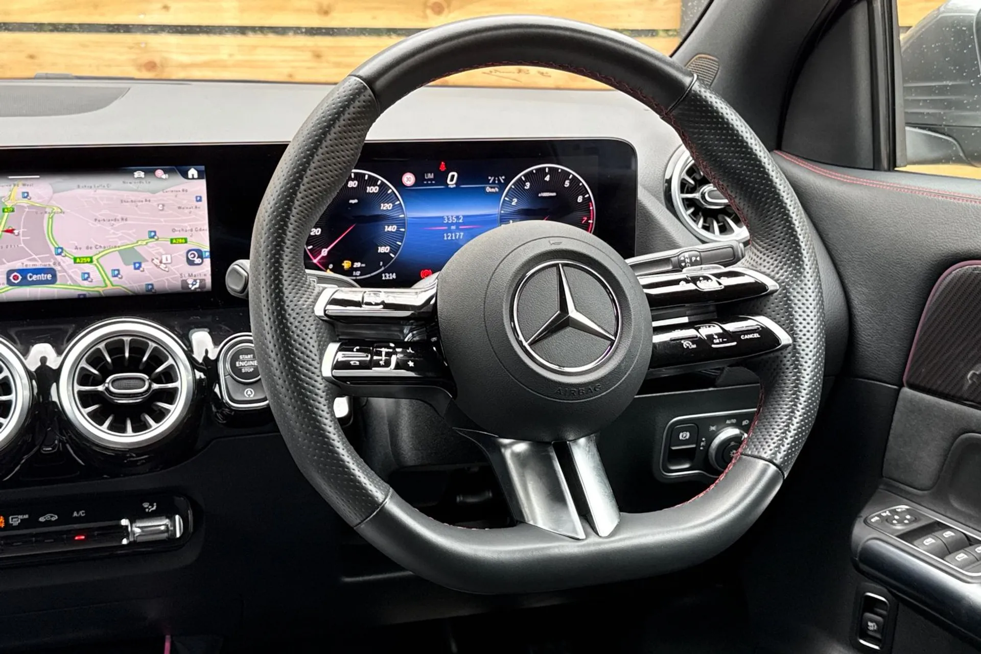 MERCEDES-BENZ GLA thumbnail image number 36