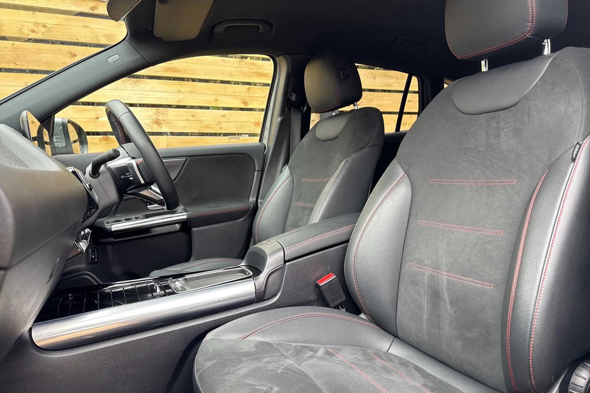 MERCEDES-BENZ GLA thumbnail image number 30