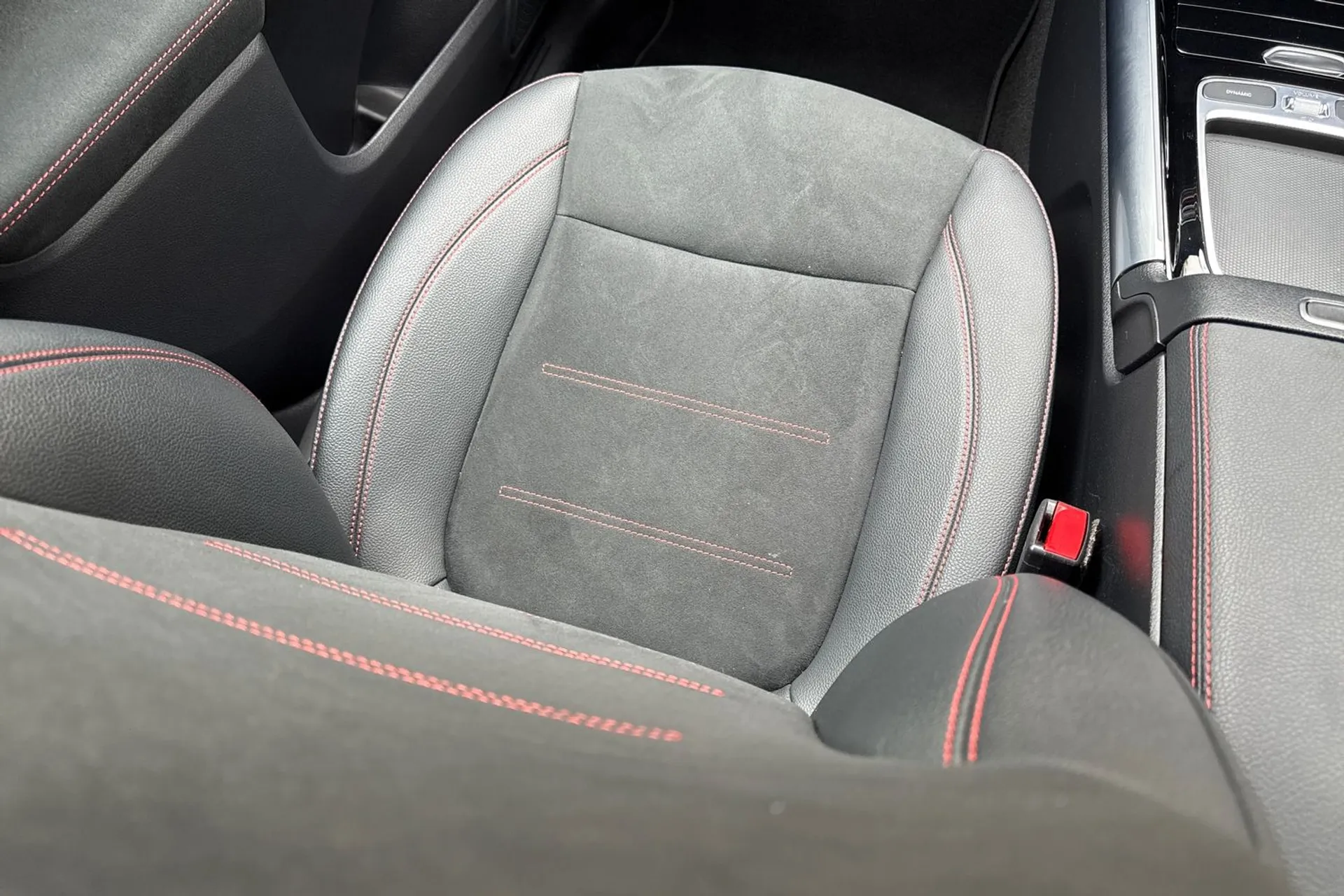 MERCEDES-BENZ GLA thumbnail image number 34