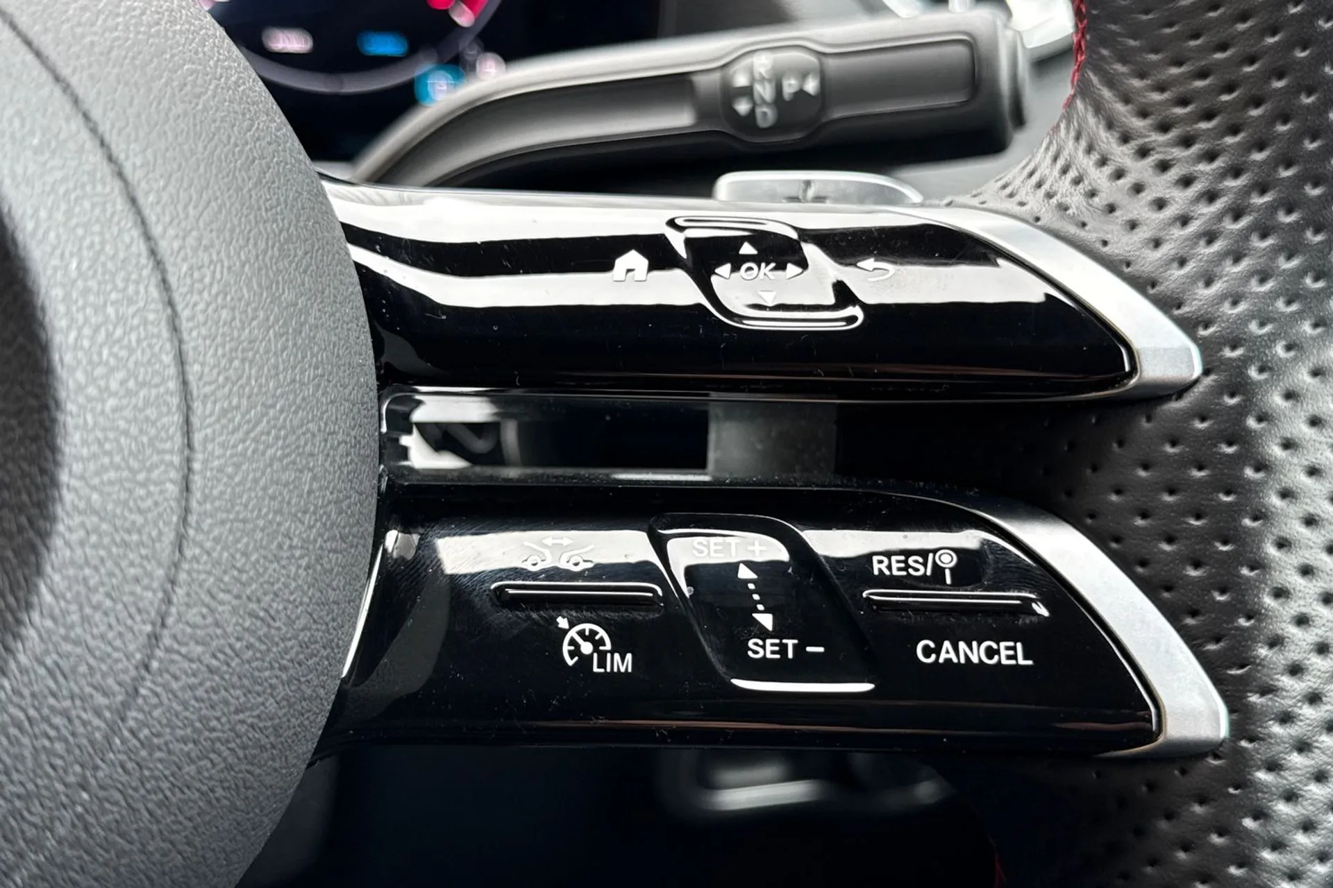 MERCEDES-BENZ GLA thumbnail image number 39