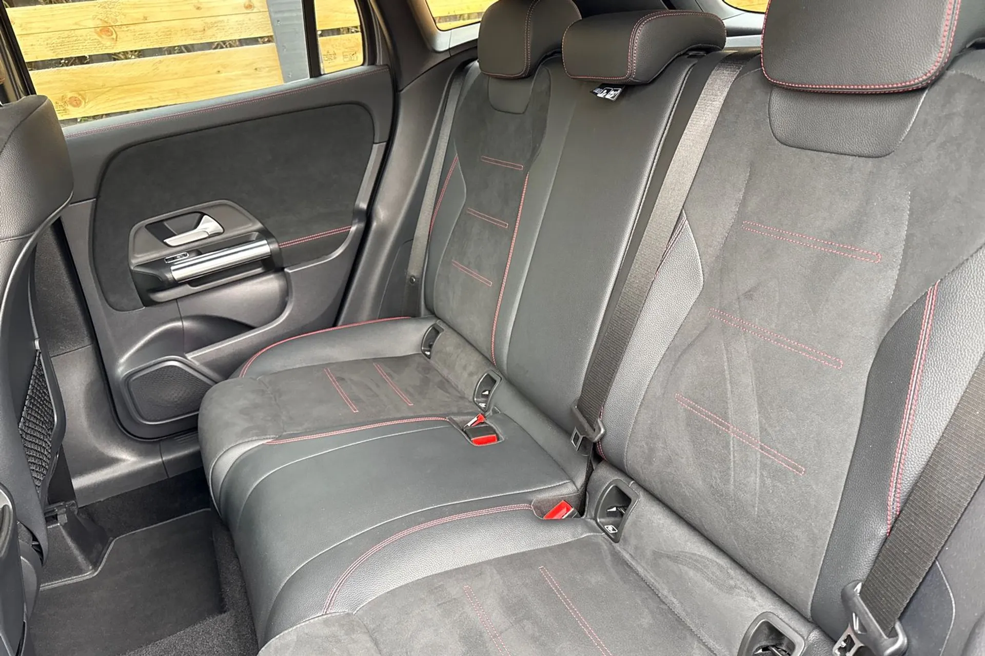 MERCEDES-BENZ GLA thumbnail image number 32