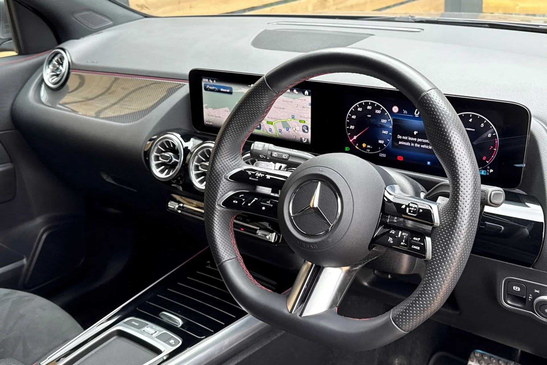 MERCEDES-BENZ GLA thumbnail image number 28