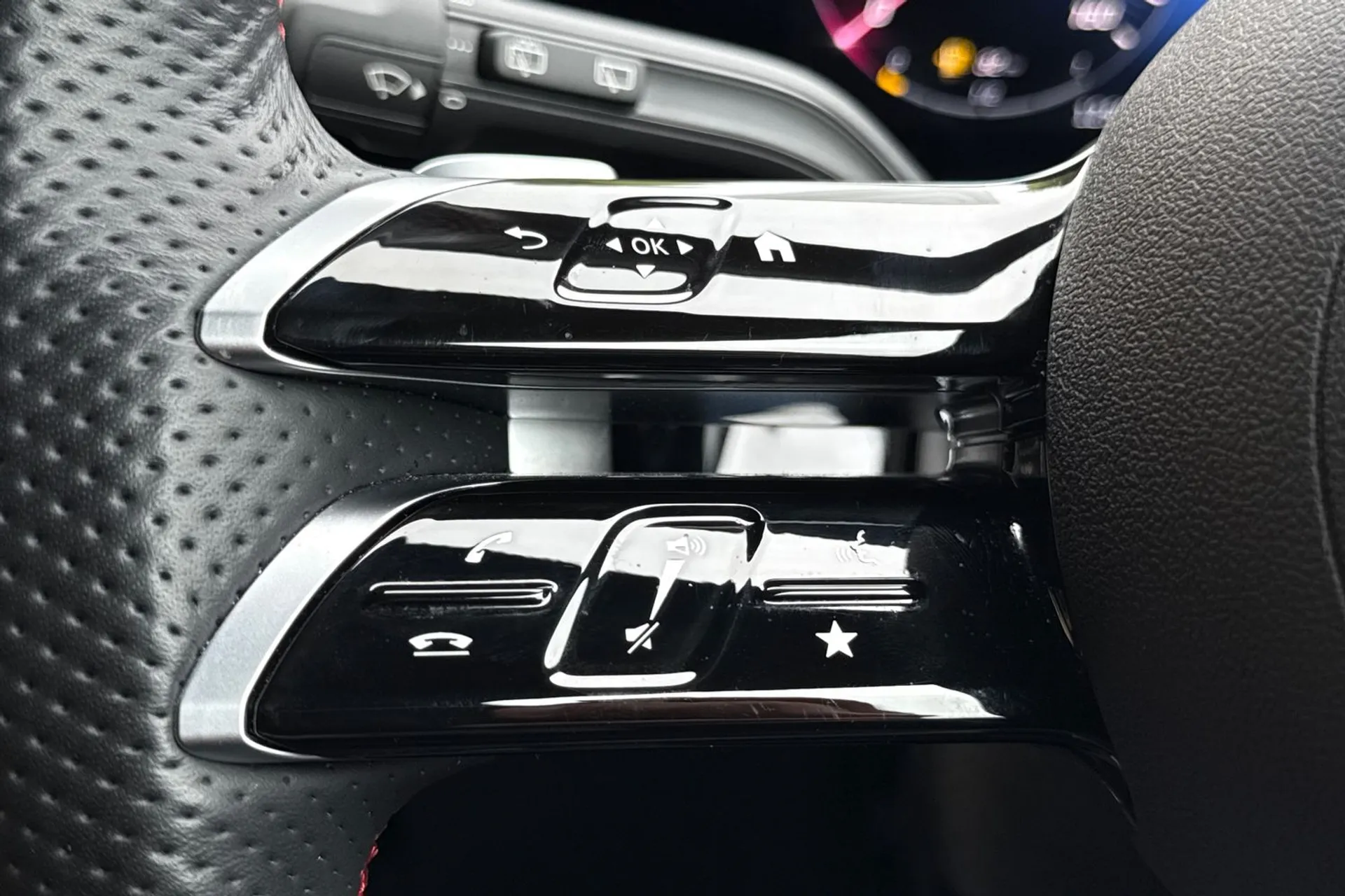 MERCEDES-BENZ GLA thumbnail image number 38