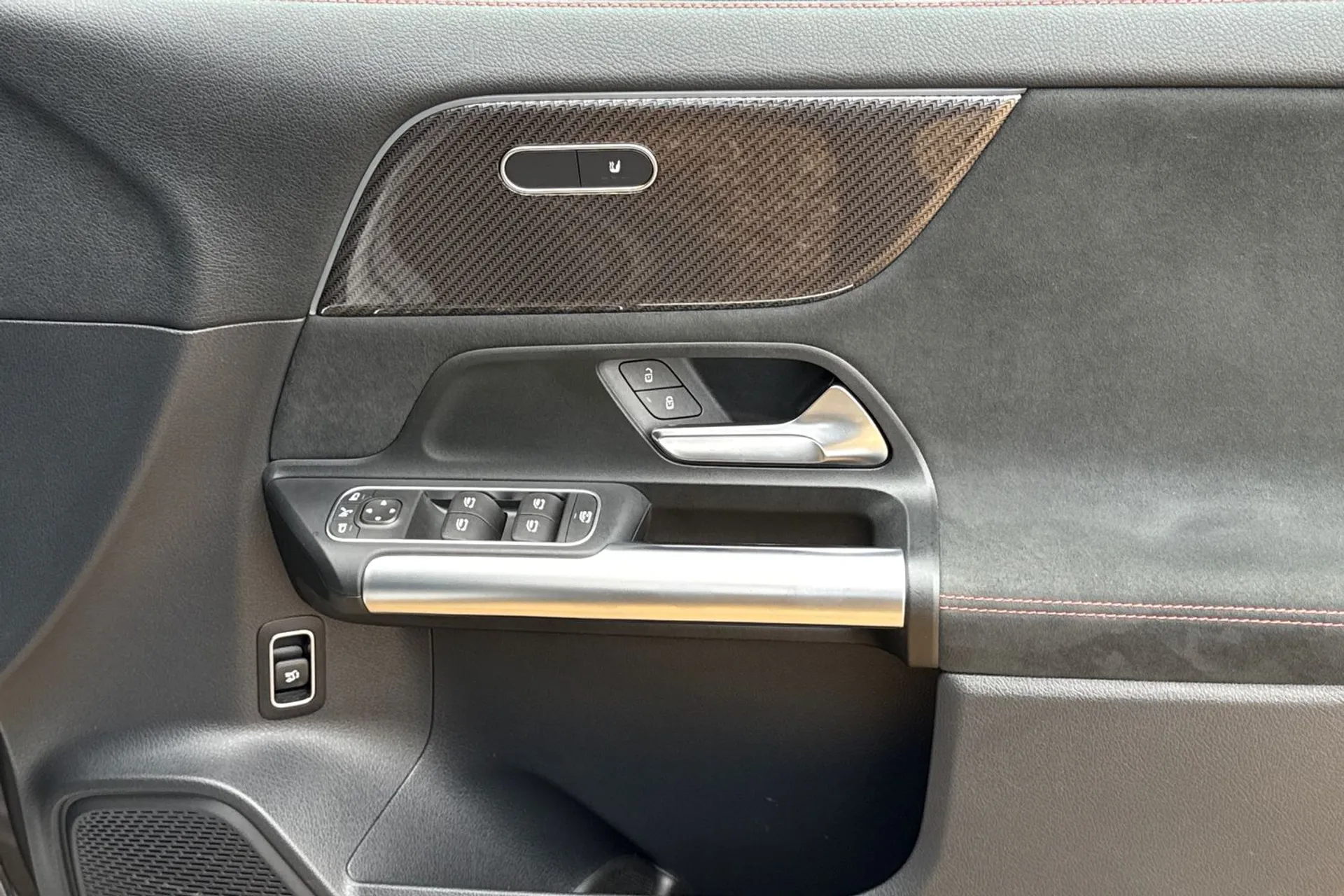 MERCEDES-BENZ GLA thumbnail image number 41