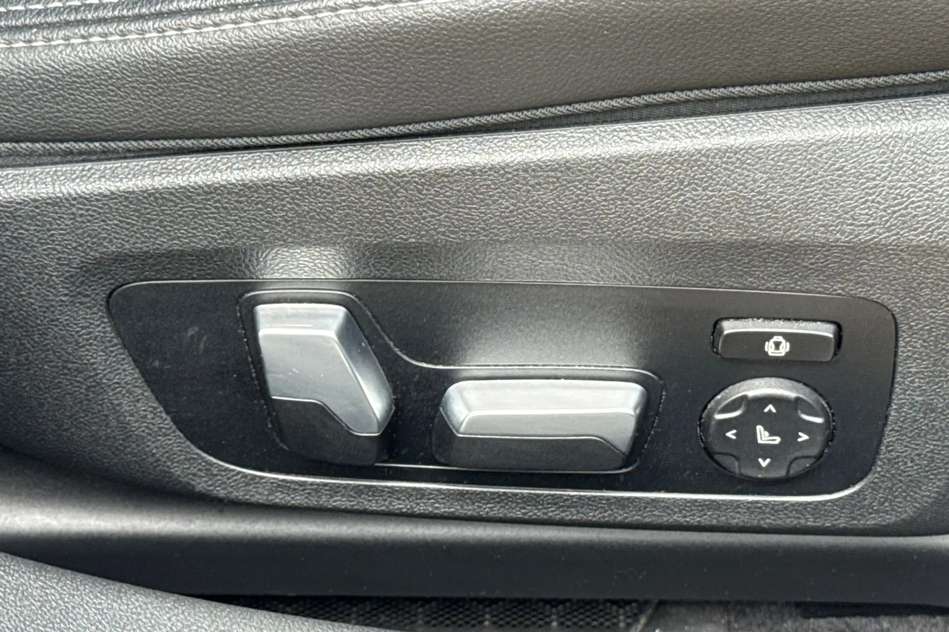 BMW 4 SERIES thumbnail image number 47