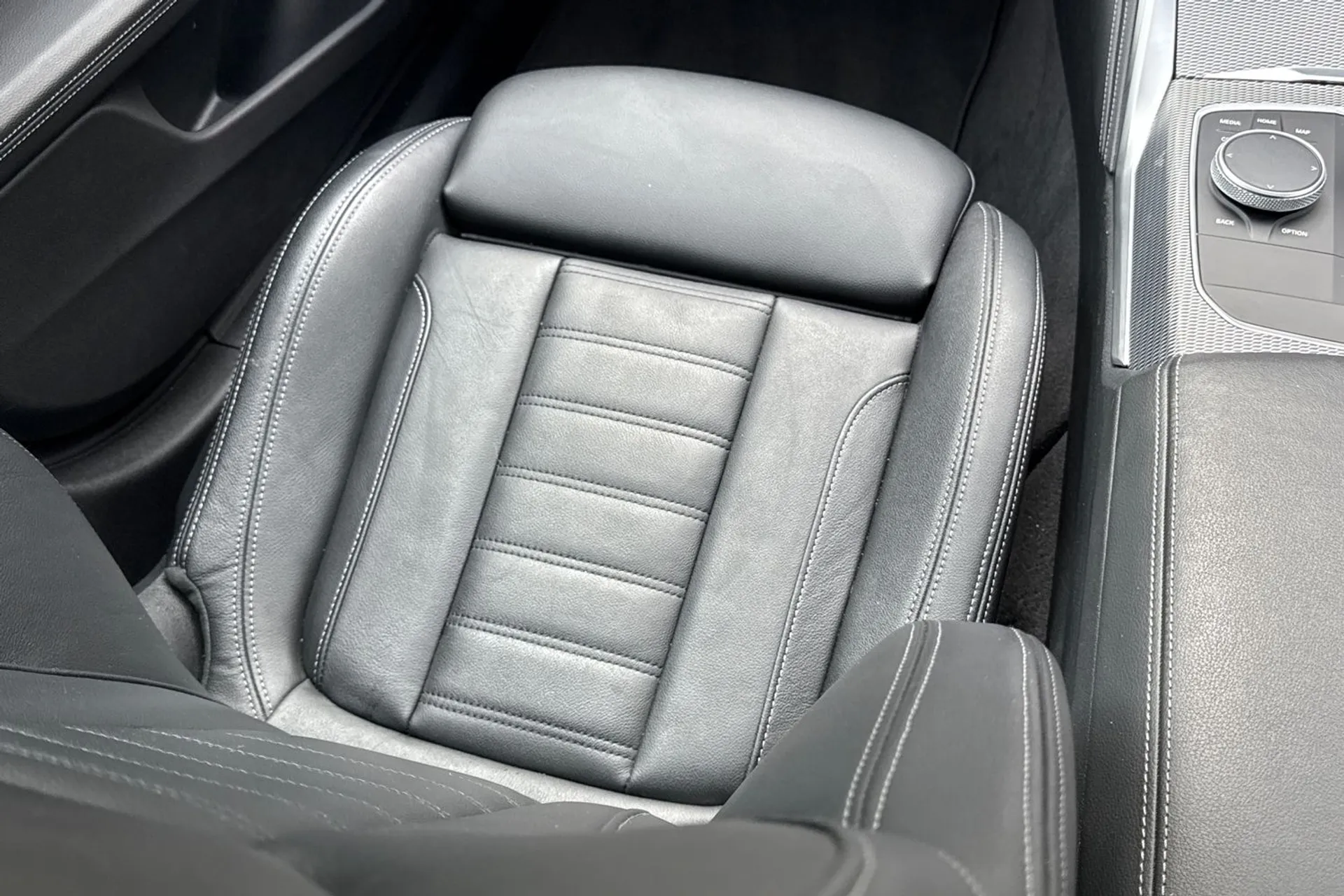 BMW 4 SERIES thumbnail image number 33