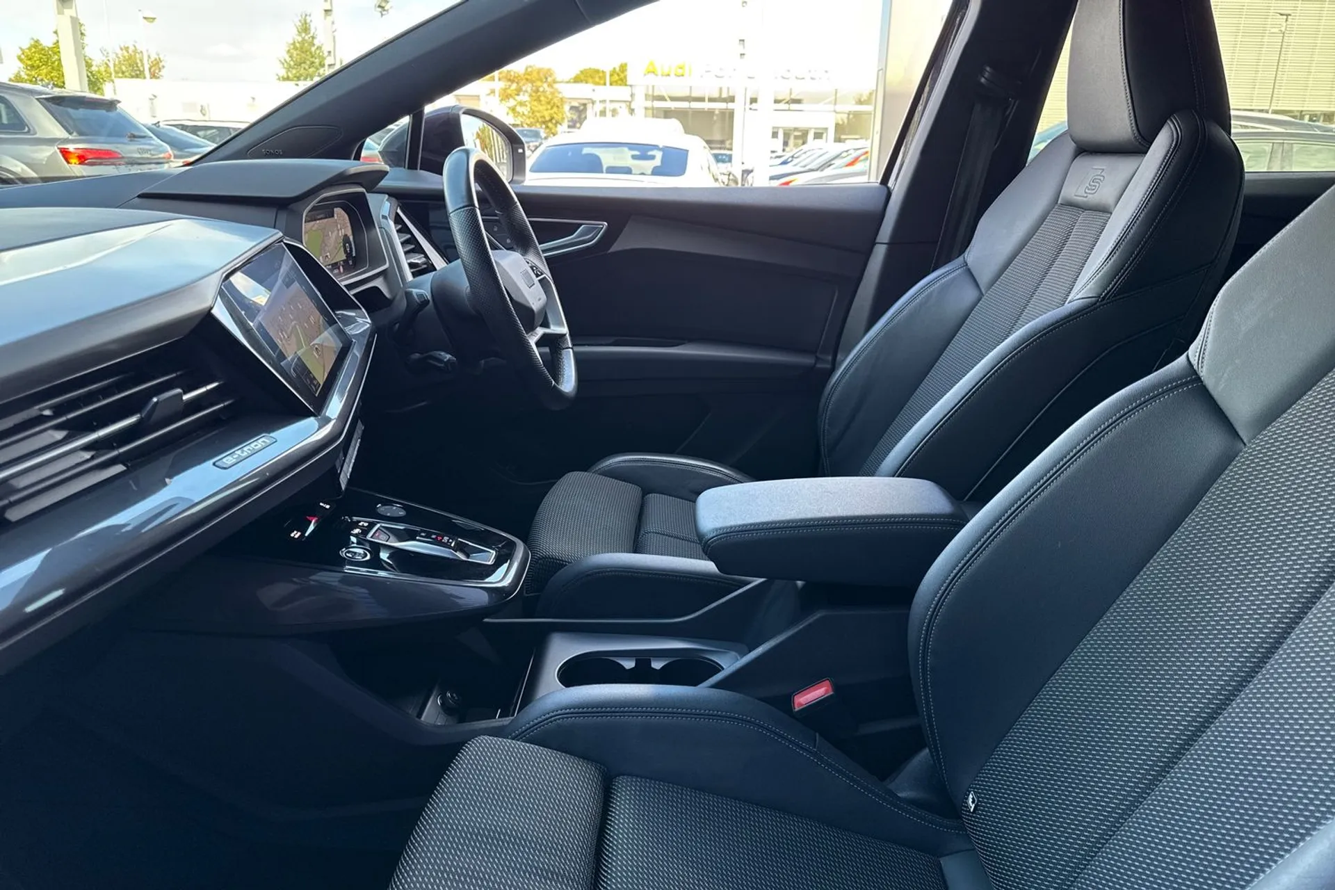 Audi Q4 thumbnail image number 28