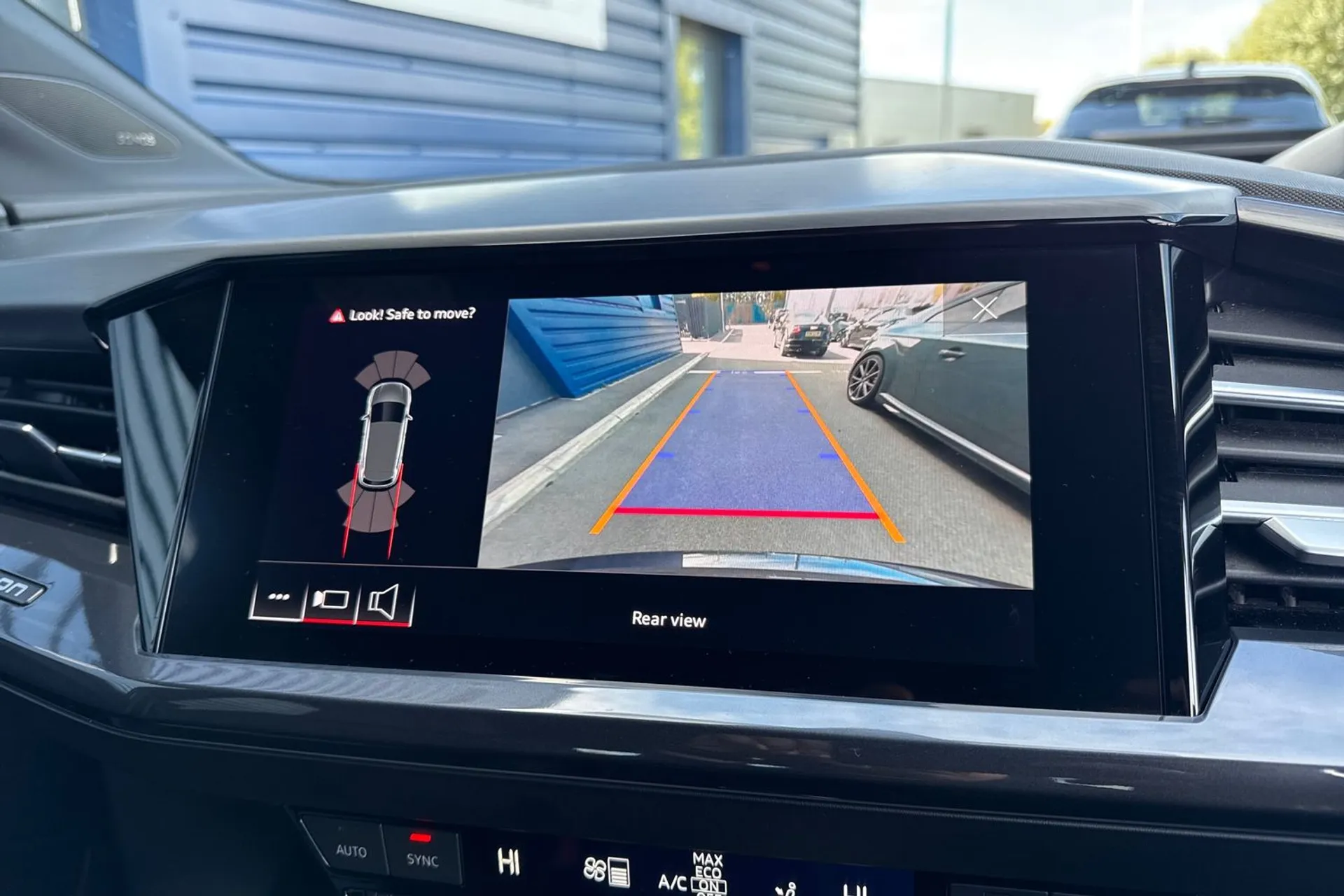 Audi Q4 thumbnail image number 5