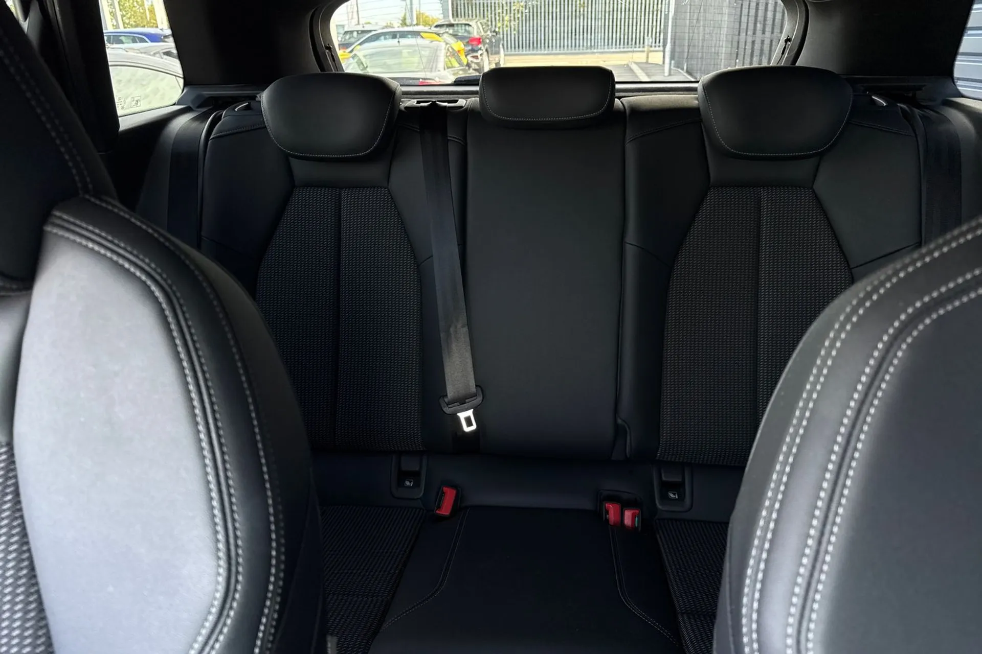 Audi Q4 thumbnail image number 31