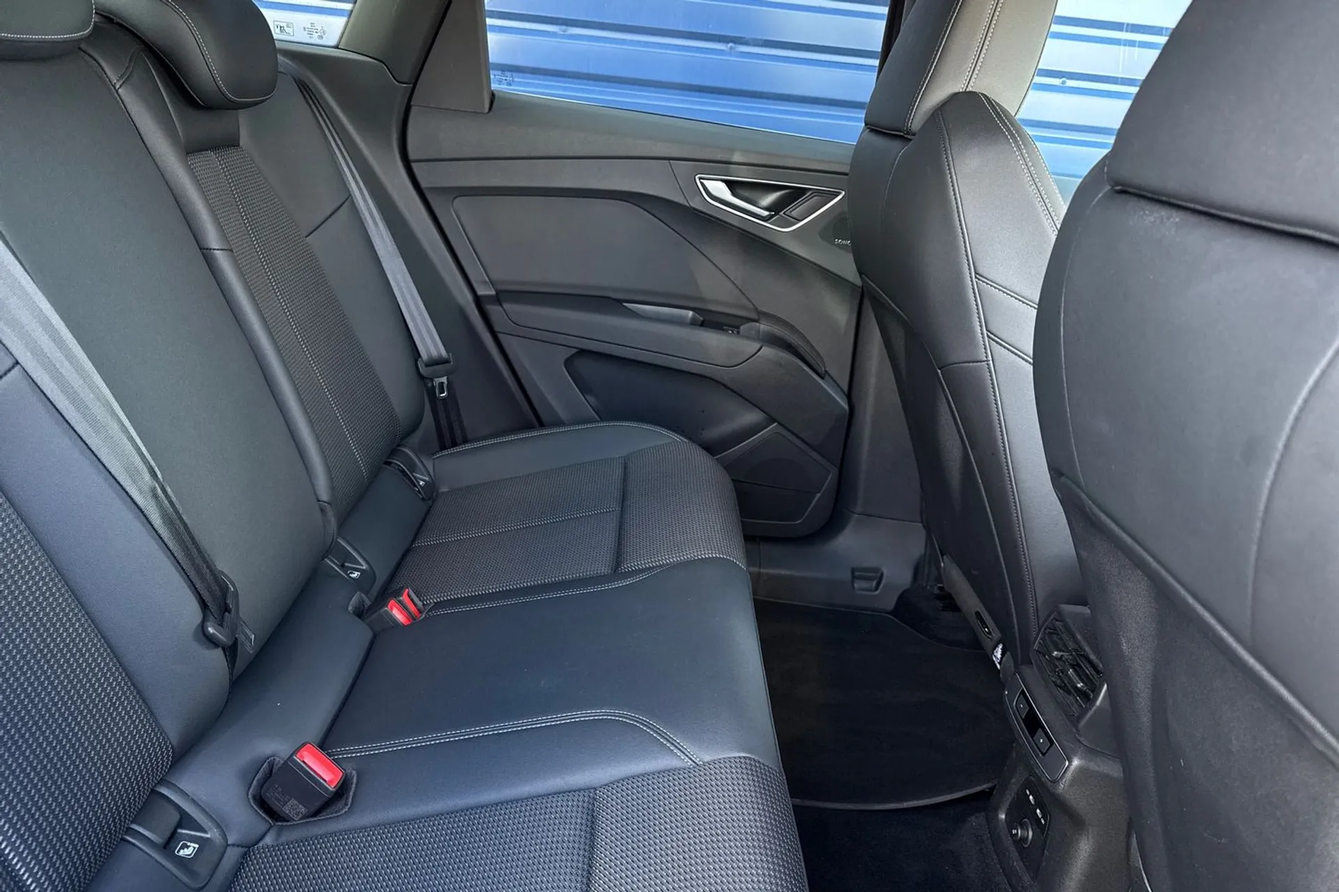 Audi Q4 thumbnail image number 22