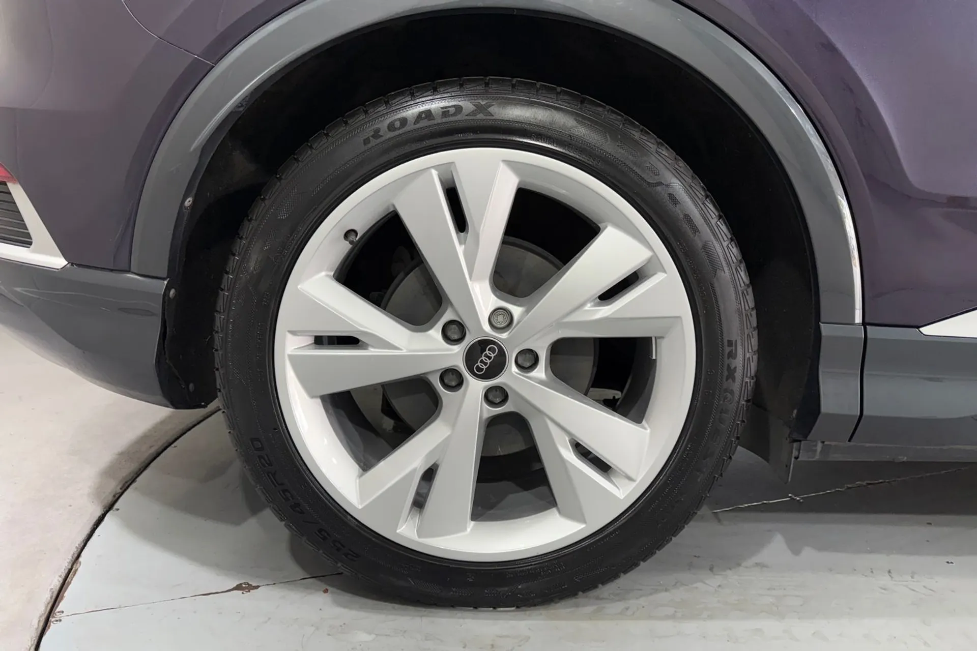 Audi Q4 thumbnail image number 13