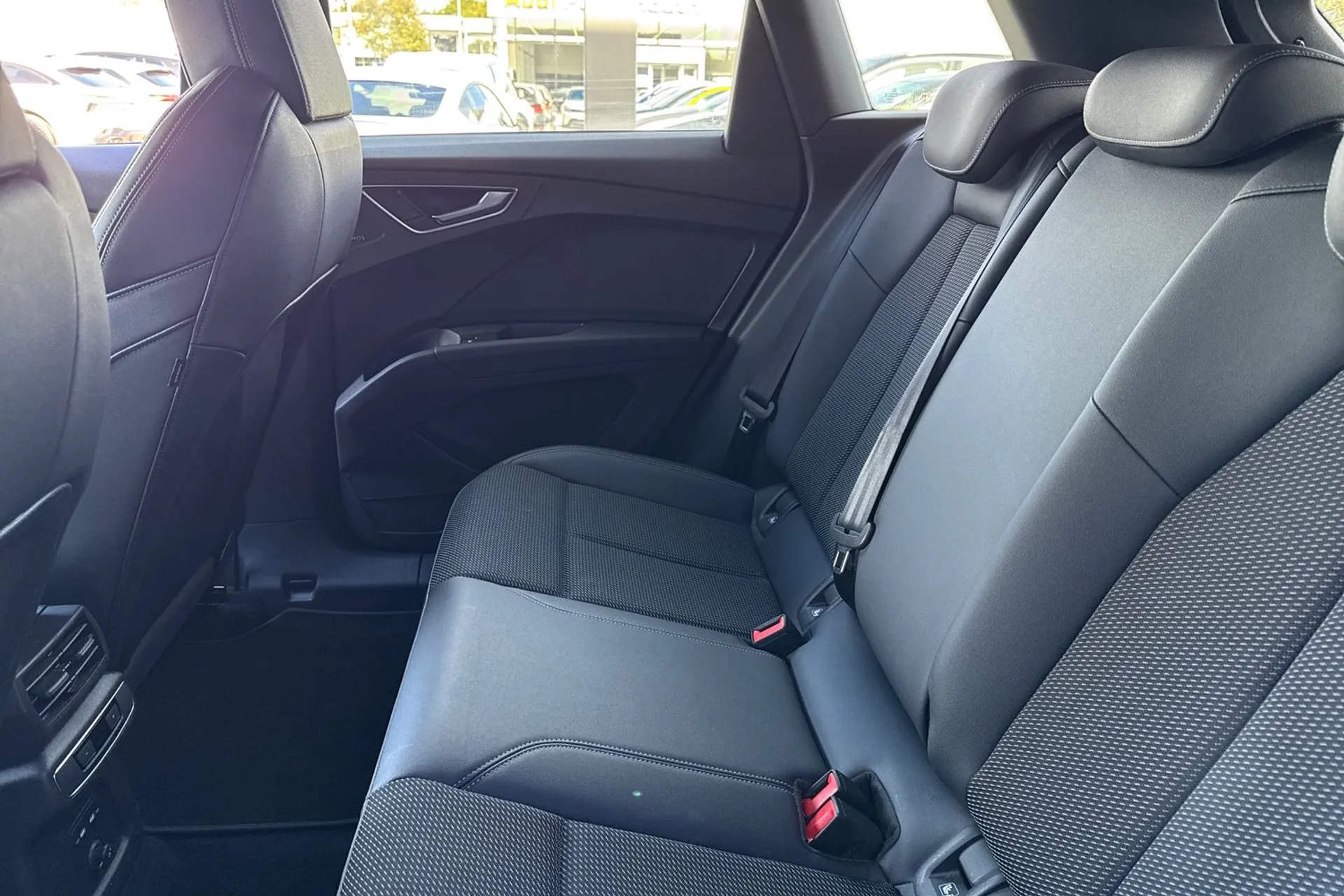 Audi Q4 thumbnail image number 30