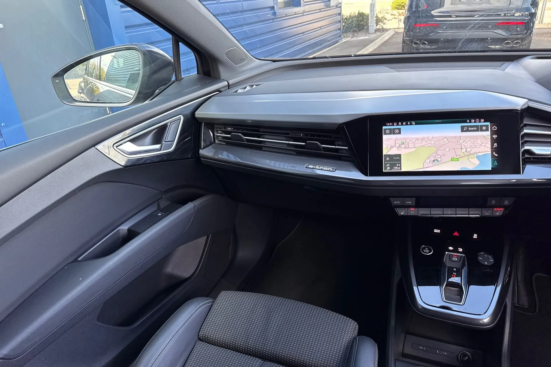 Audi Q4 thumbnail image number 32