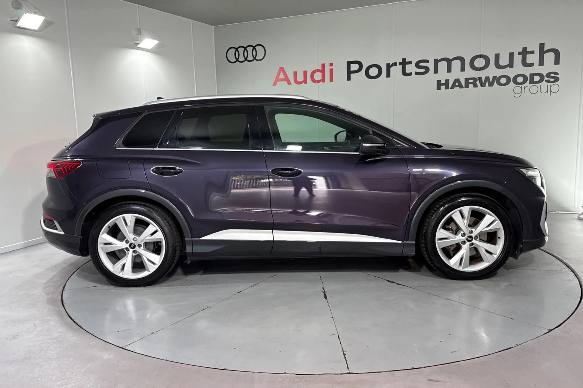 Audi Q4 thumbnail image number 2