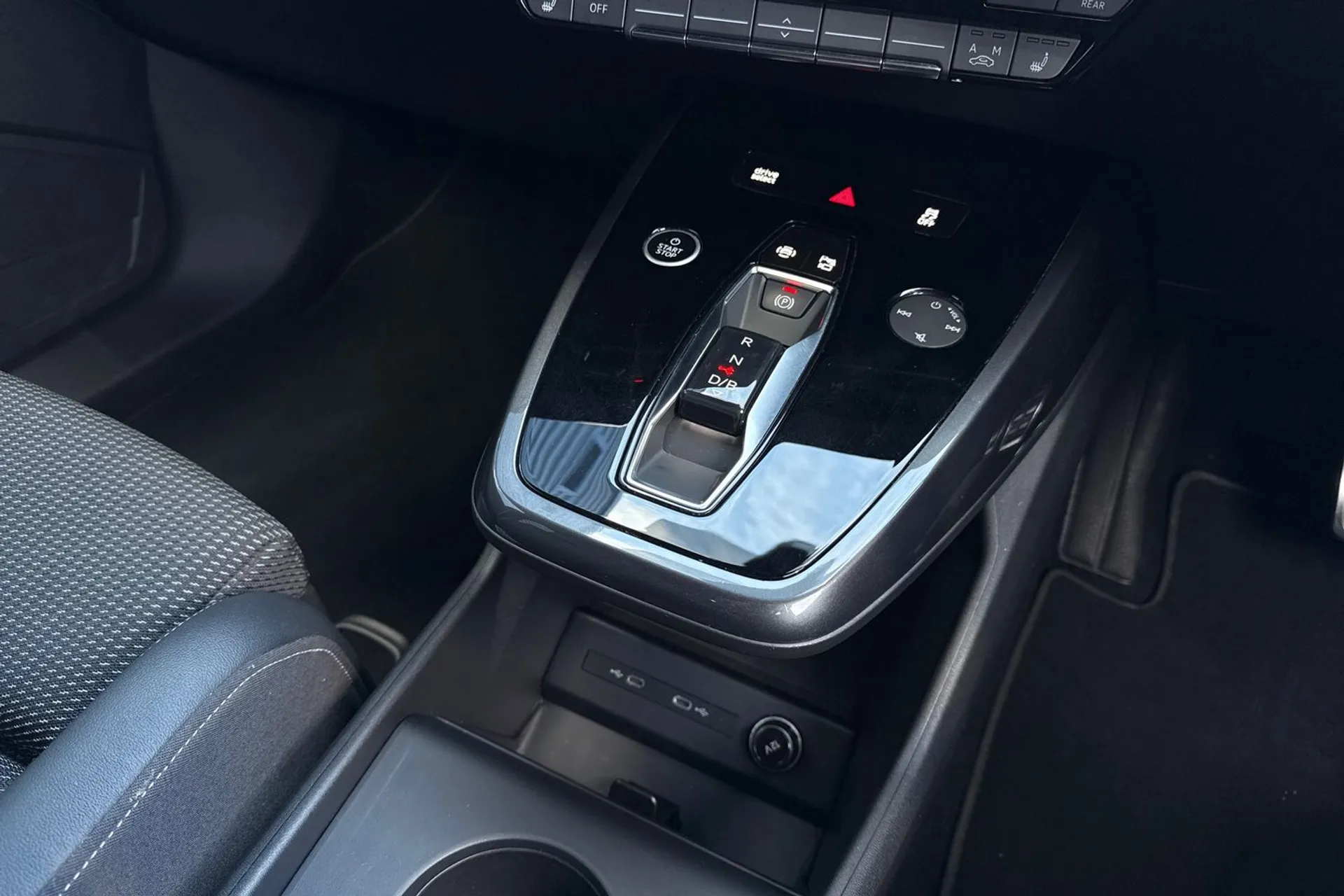 Audi Q4 thumbnail image number 42