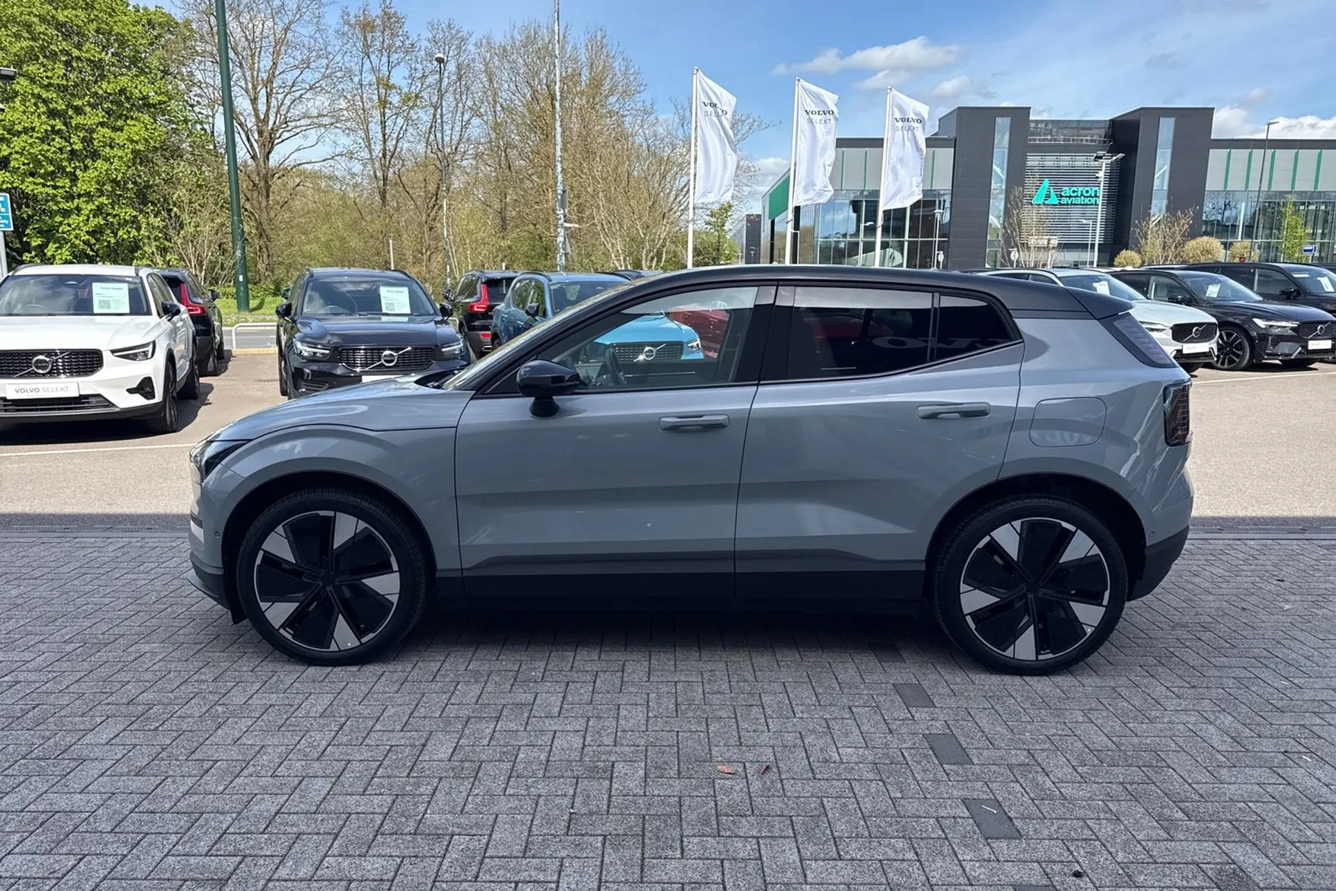 Volvo EX30 thumbnail image number 11