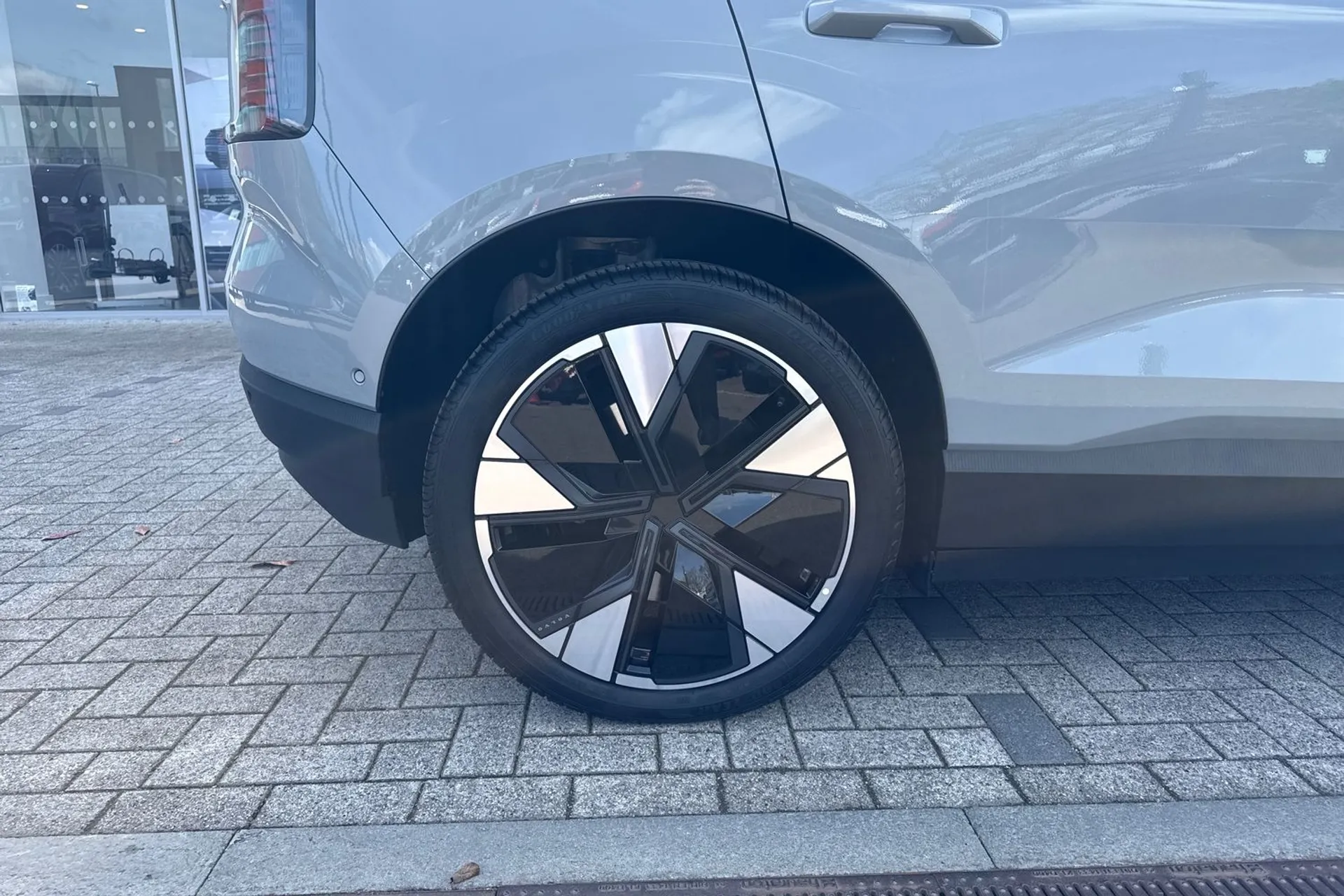 Volvo EX30 thumbnail image number 14