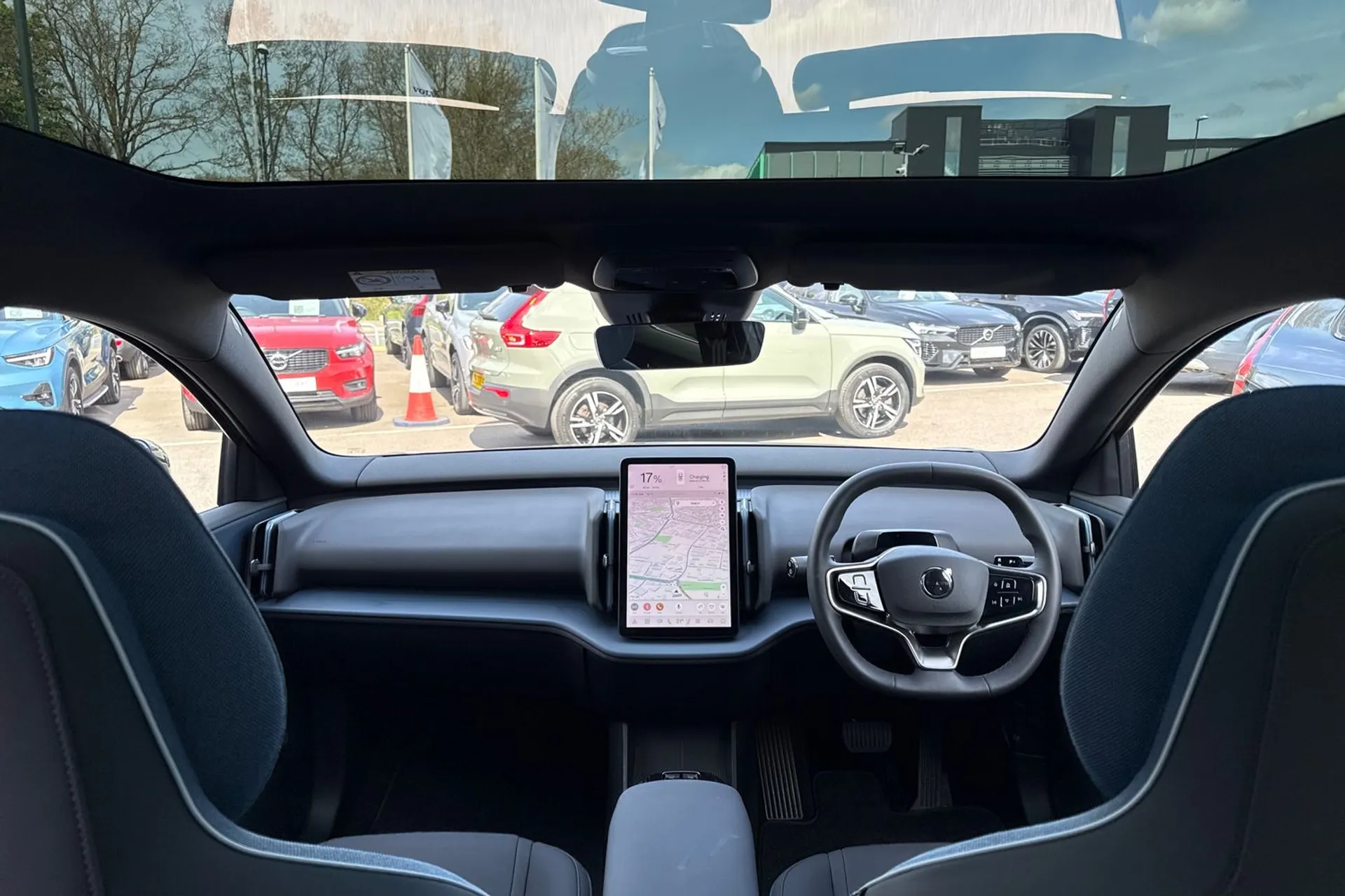 Volvo EX30 thumbnail image number 3