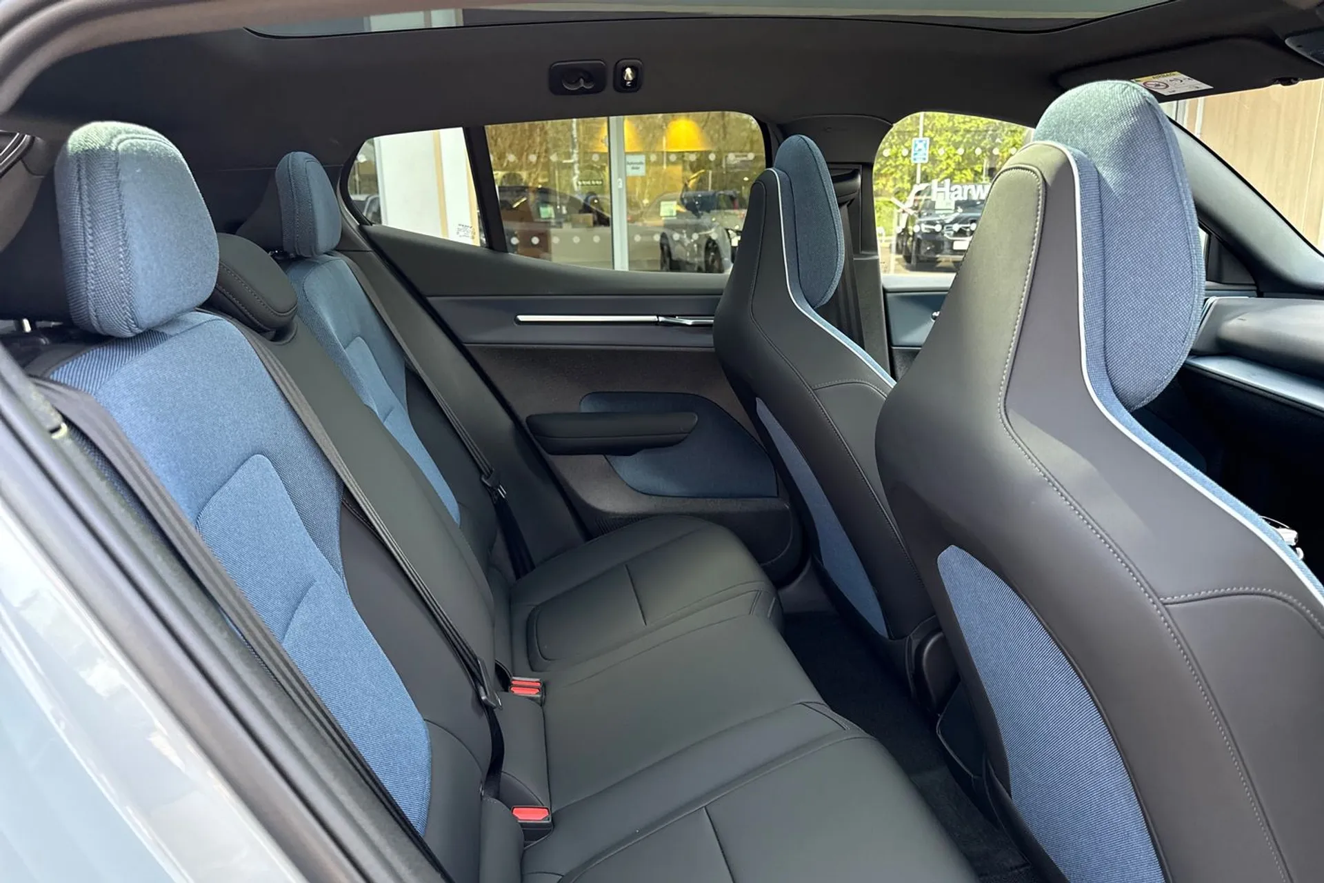 Volvo EX30 thumbnail image number 23