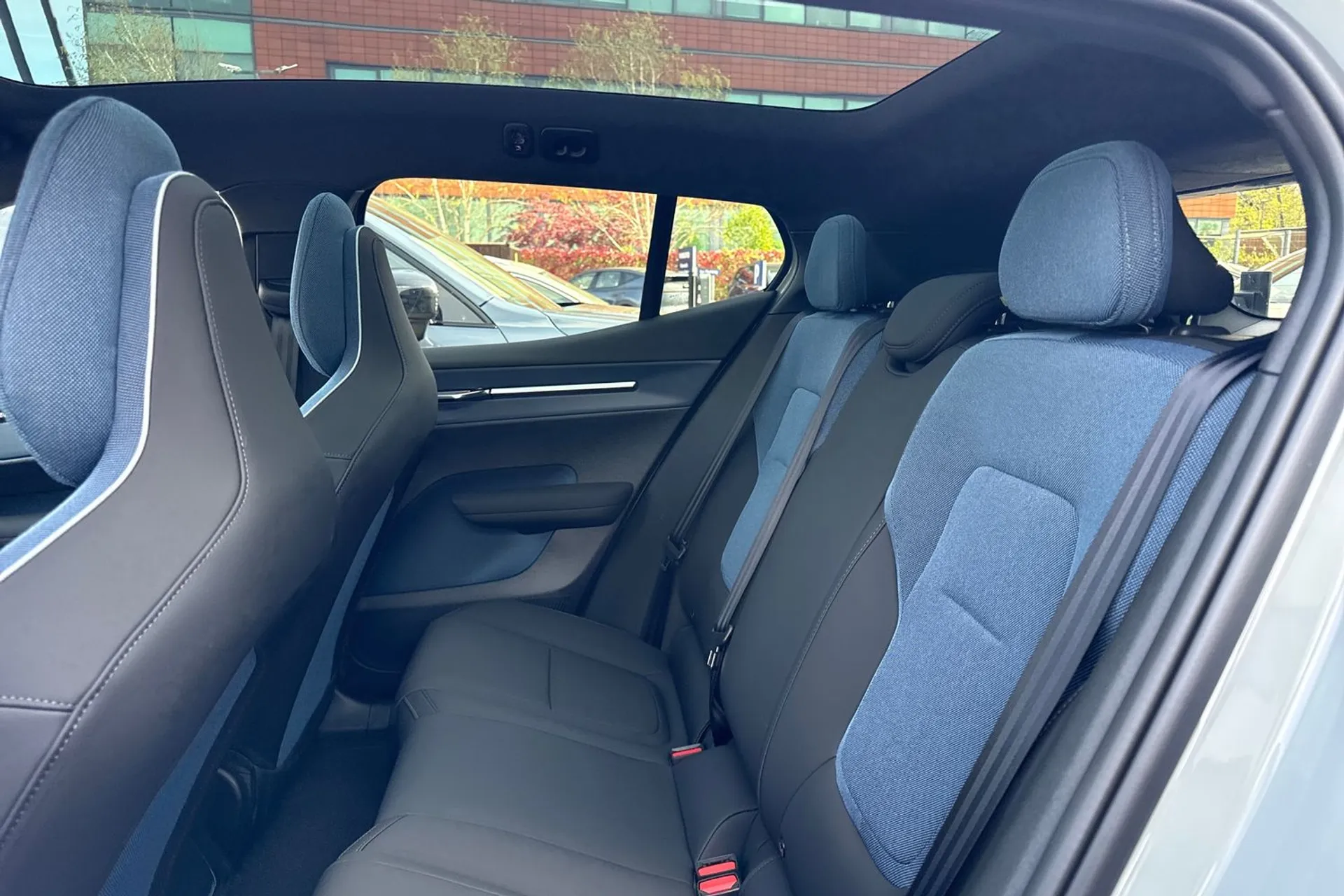 Volvo EX30 thumbnail image number 31