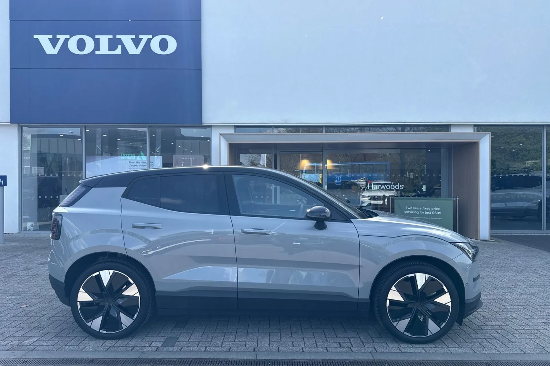 Volvo EX30 thumbnail image number 2