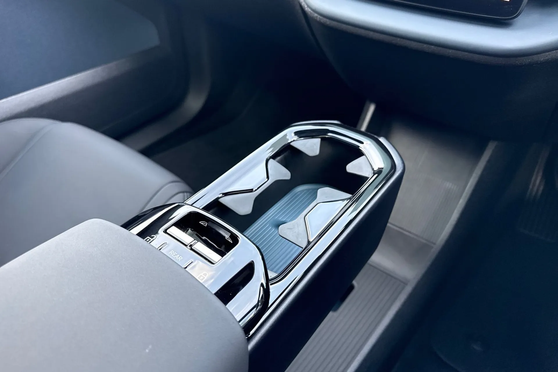 Volvo EX30 thumbnail image number 42