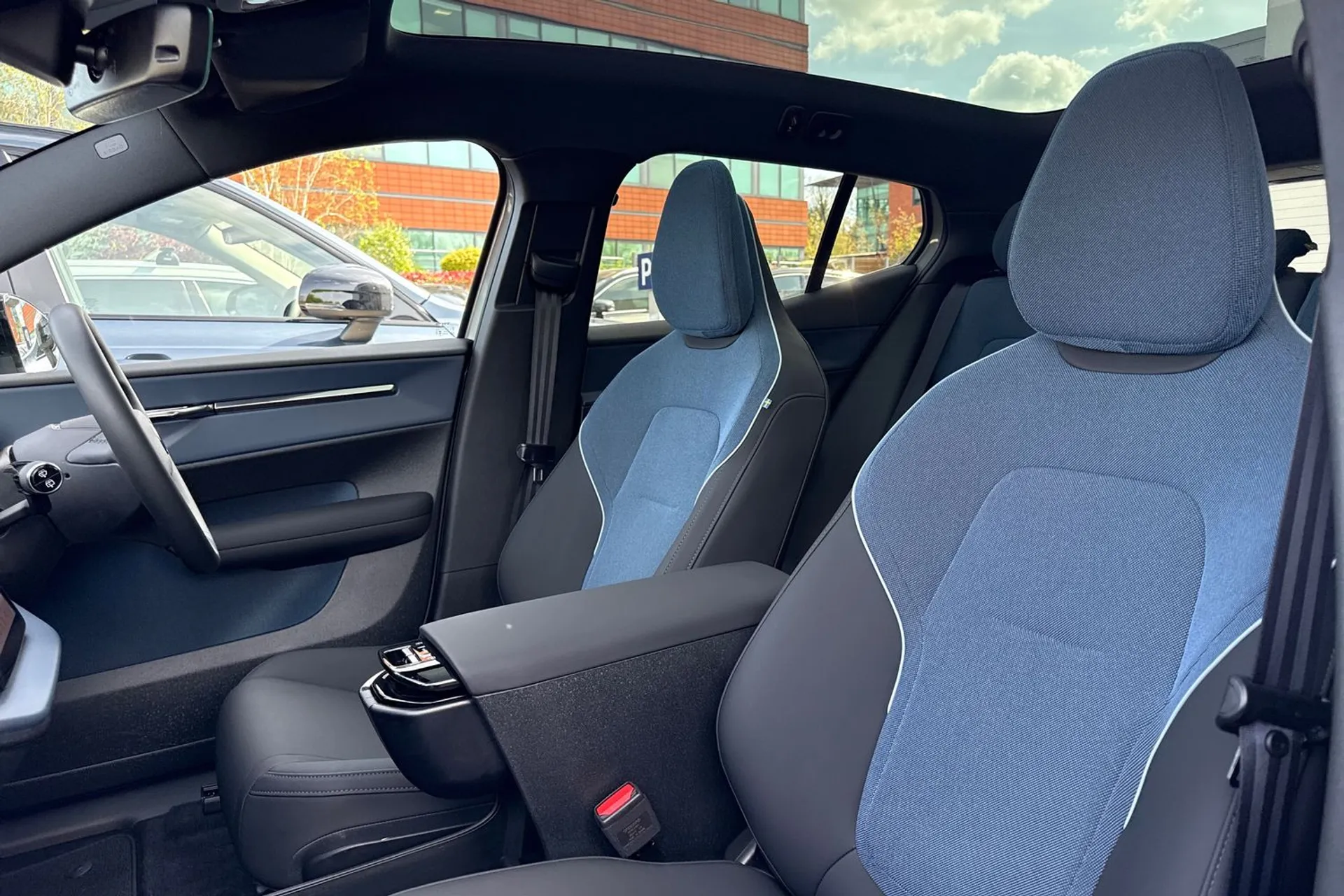 Volvo EX30 thumbnail image number 28