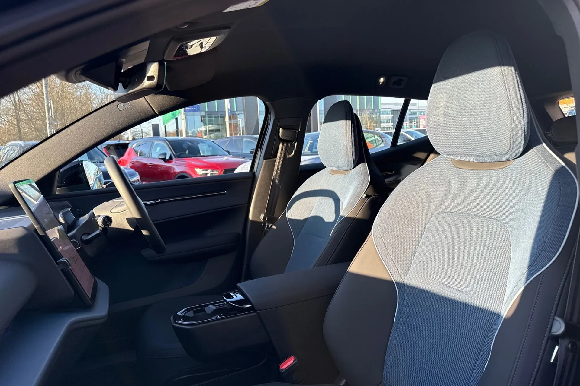 Volvo EX30 thumbnail image number 28