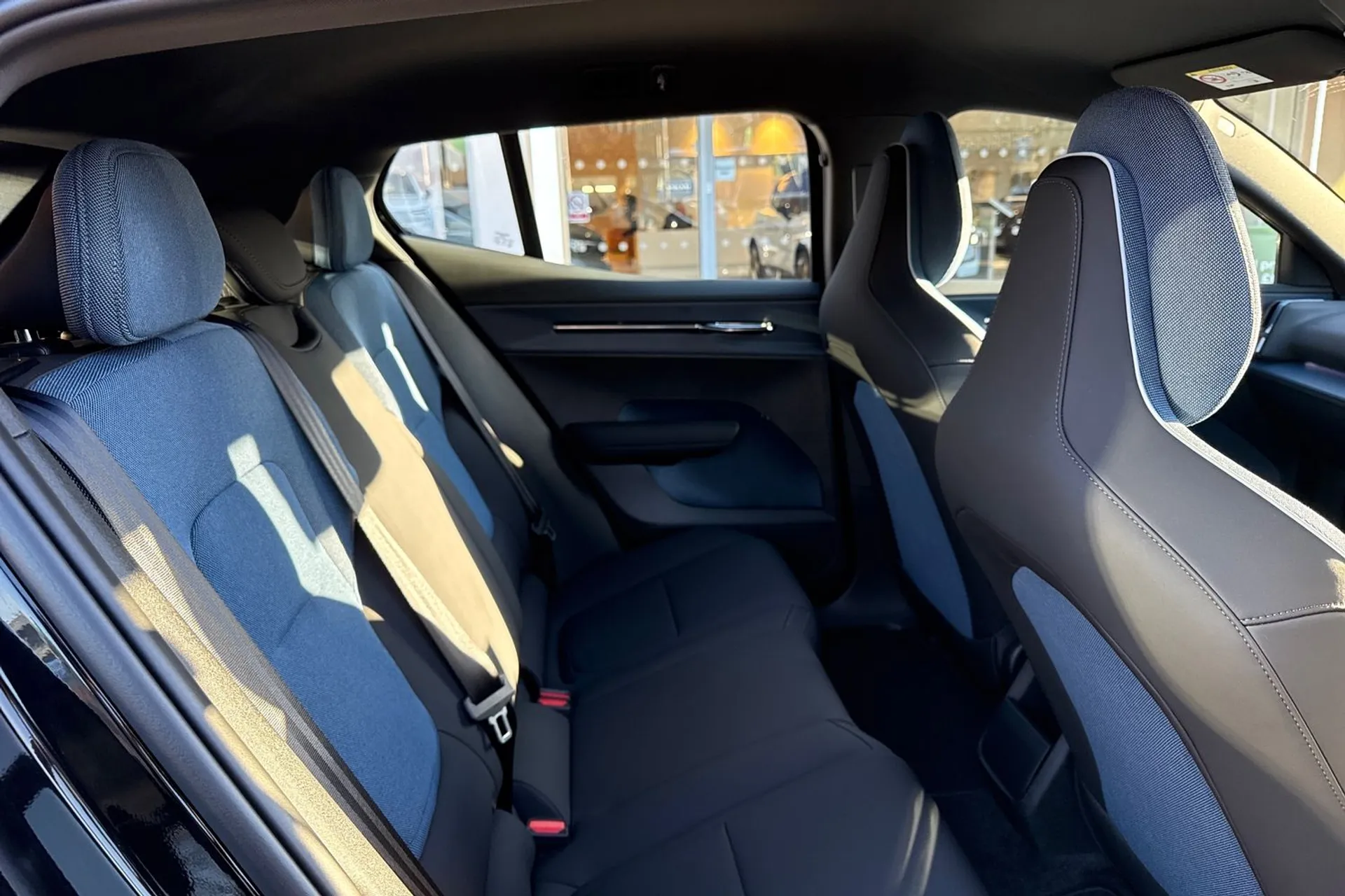 Volvo EX30 thumbnail image number 23