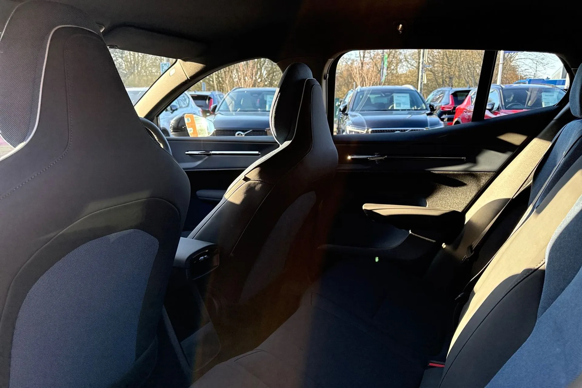 Volvo EX30 thumbnail image number 31