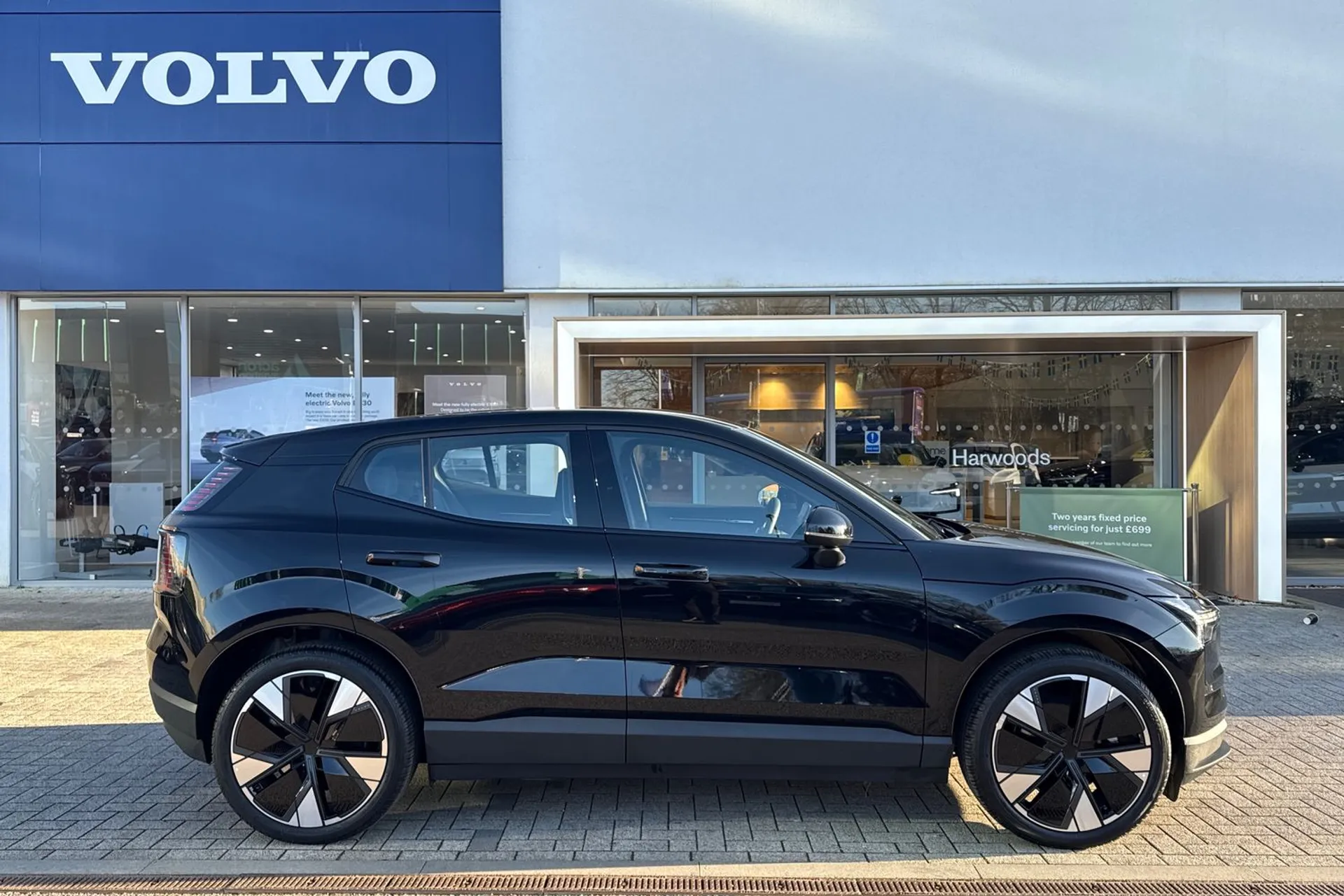 Volvo EX30 thumbnail image number 2