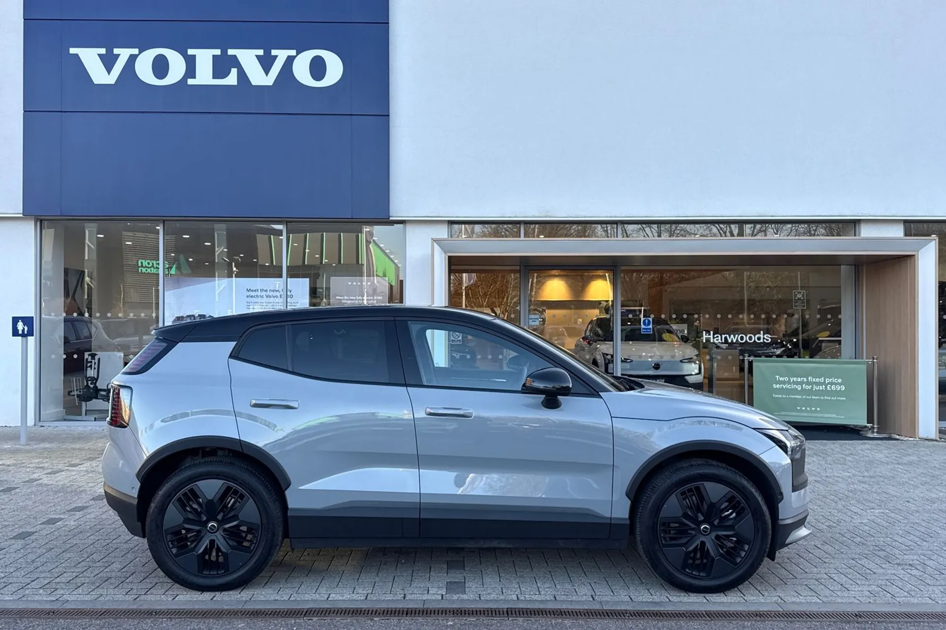 Volvo EX30 thumbnail image number 2