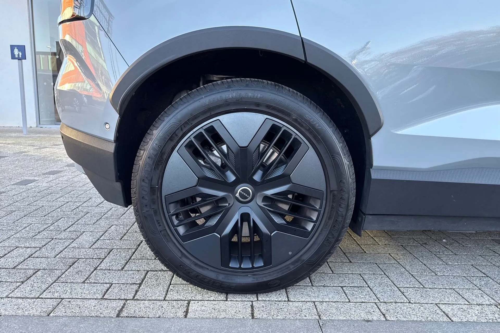 Volvo EX30 thumbnail image number 14