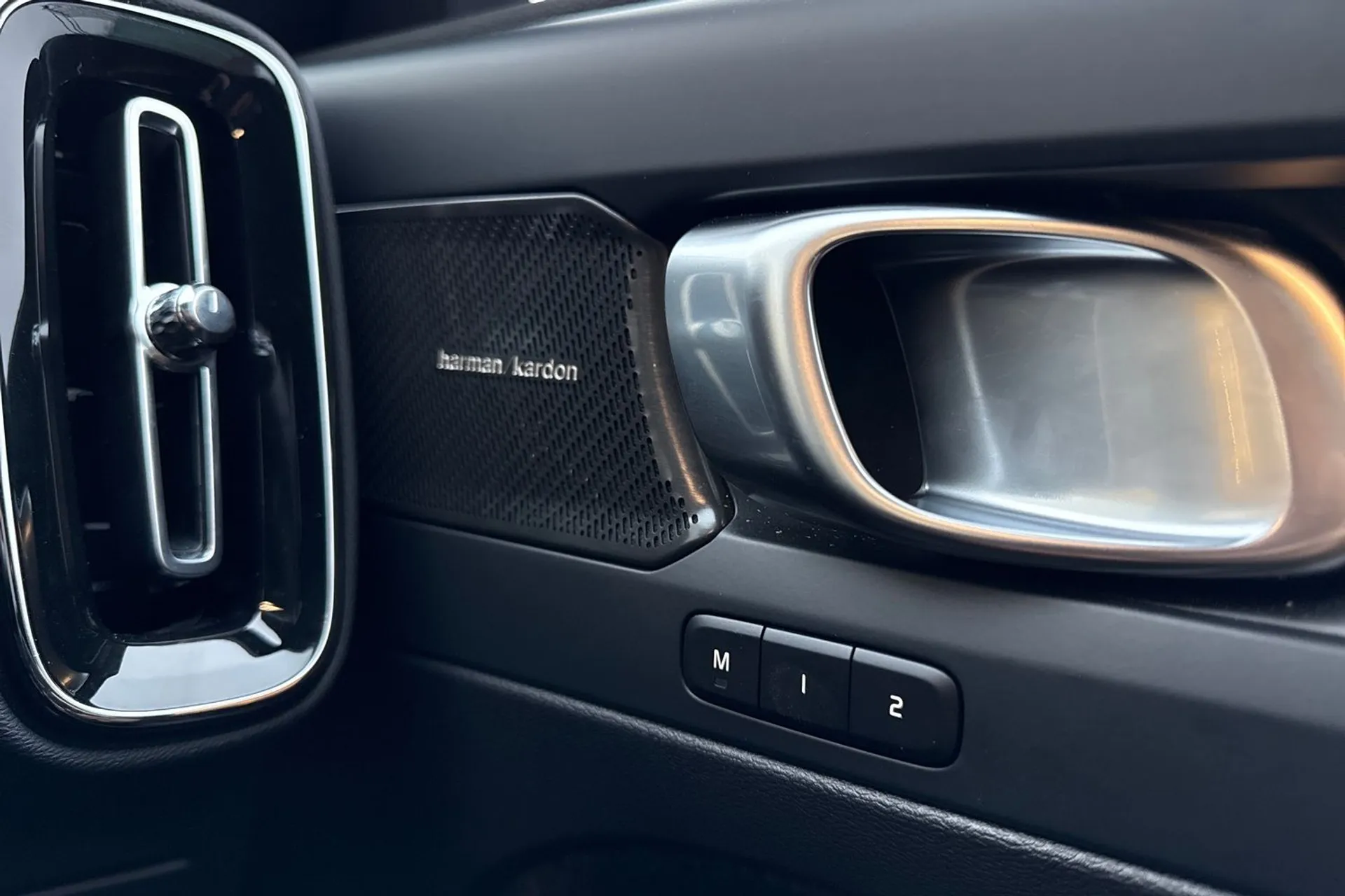 Volvo EX40 thumbnail image number 43