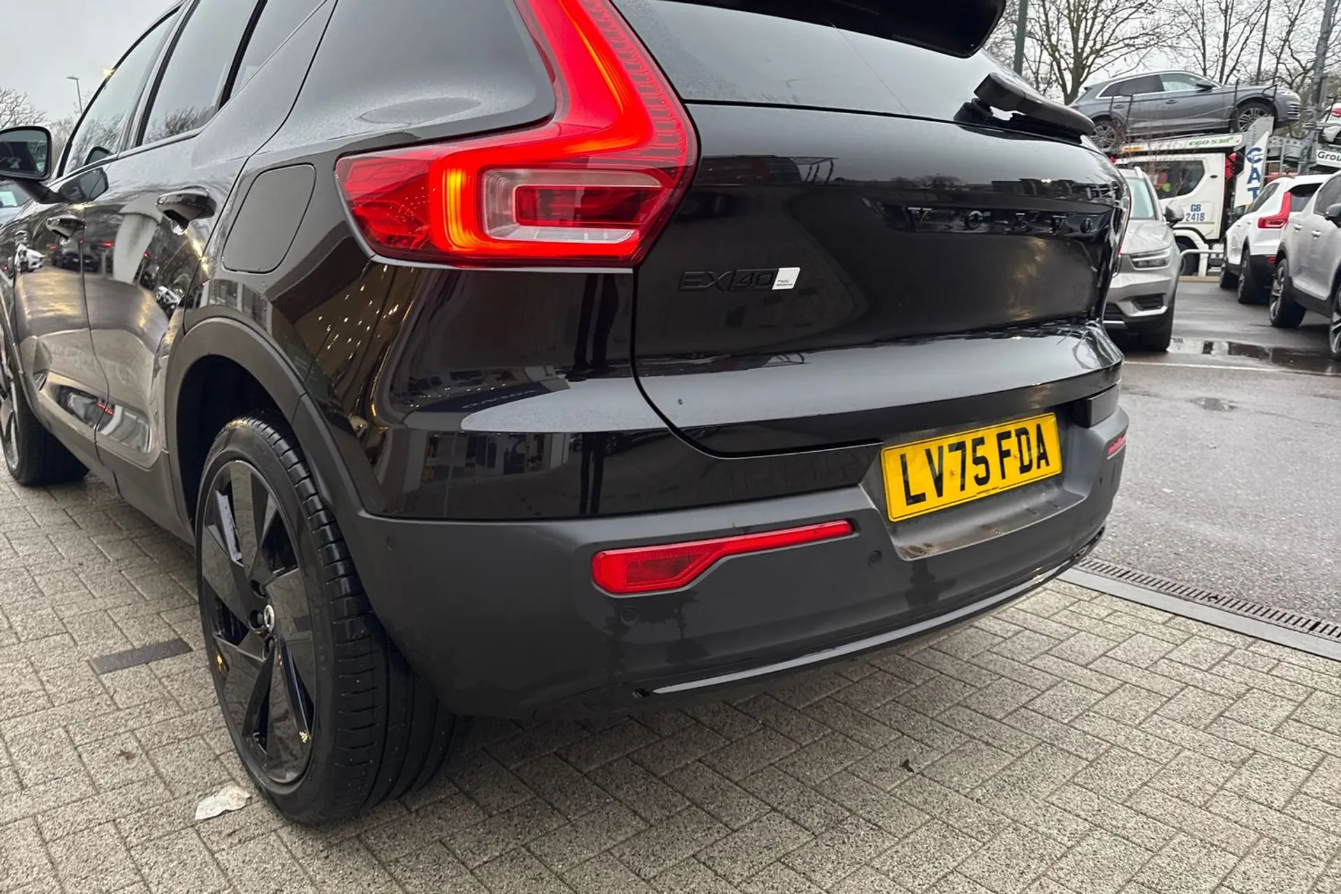 Volvo EX40 thumbnail image number 18