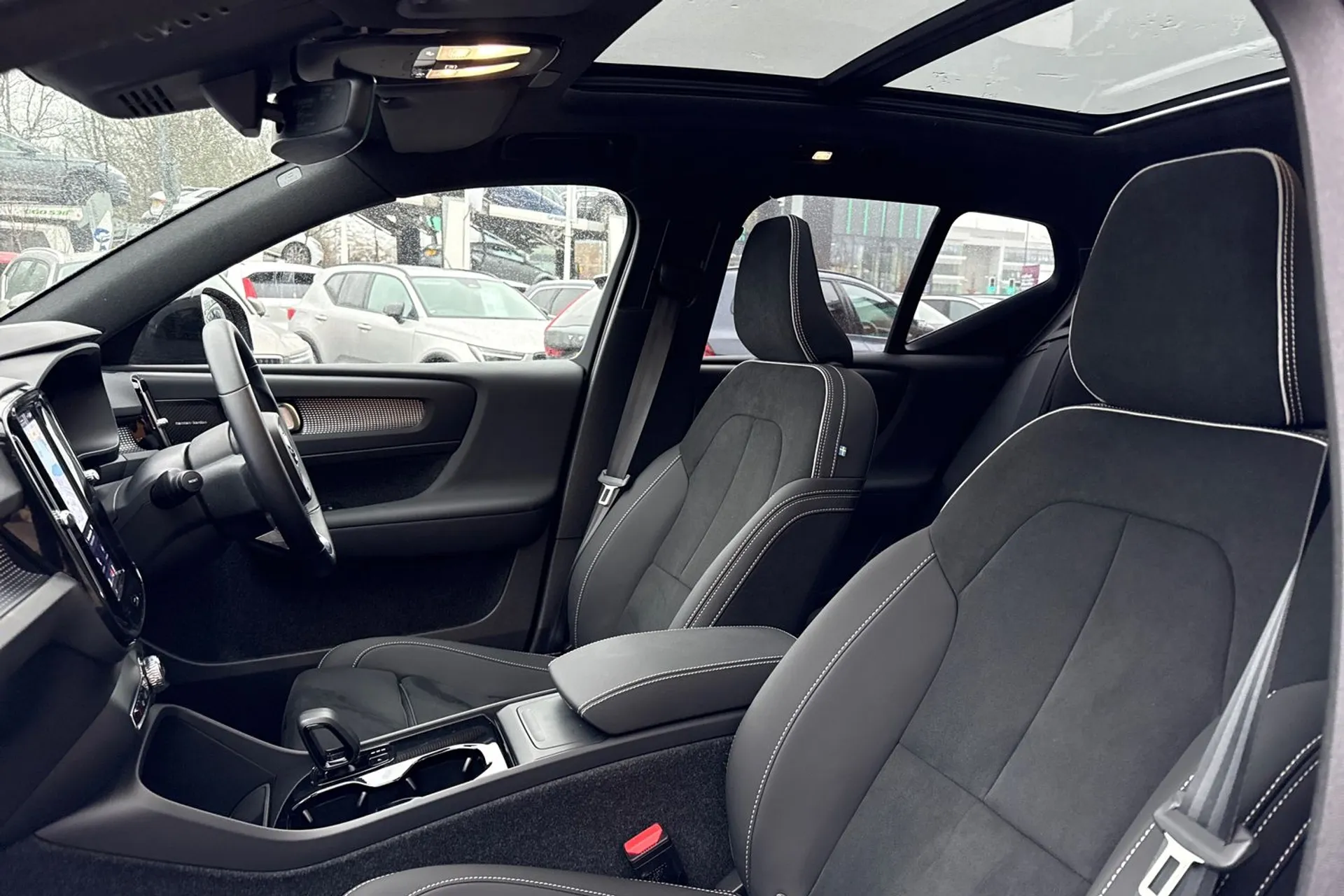 Volvo EX40 thumbnail image number 28