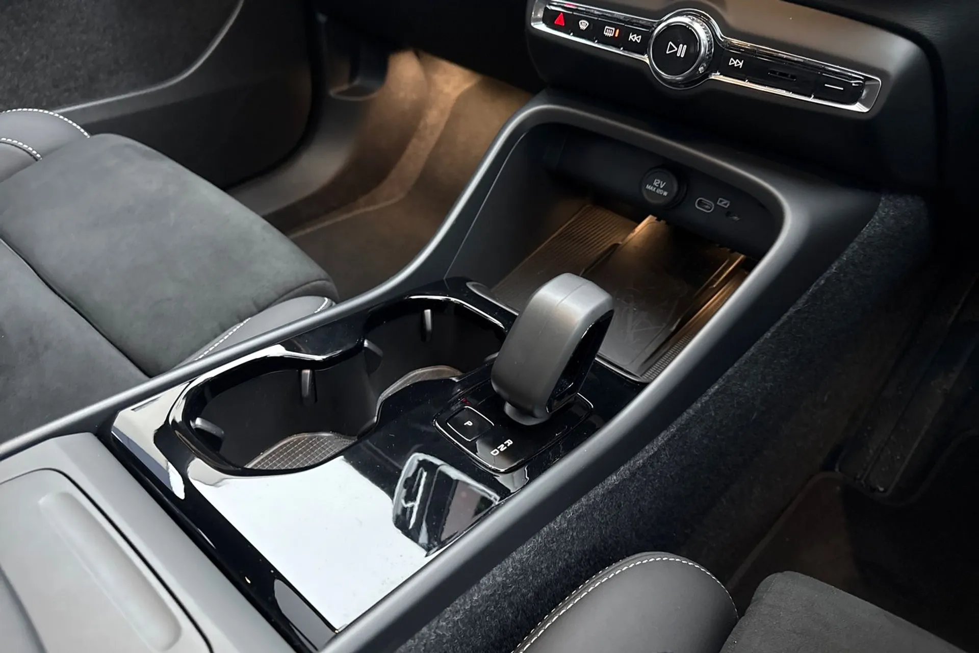 Volvo EX40 thumbnail image number 44