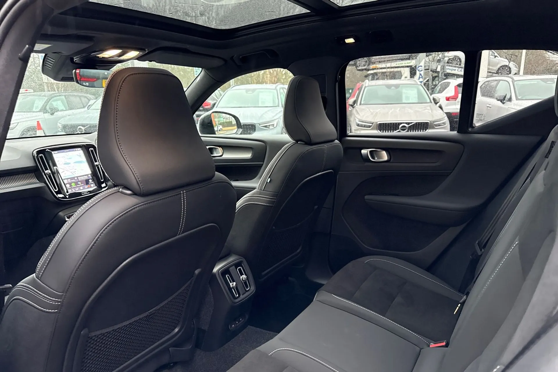 Volvo EX40 thumbnail image number 31