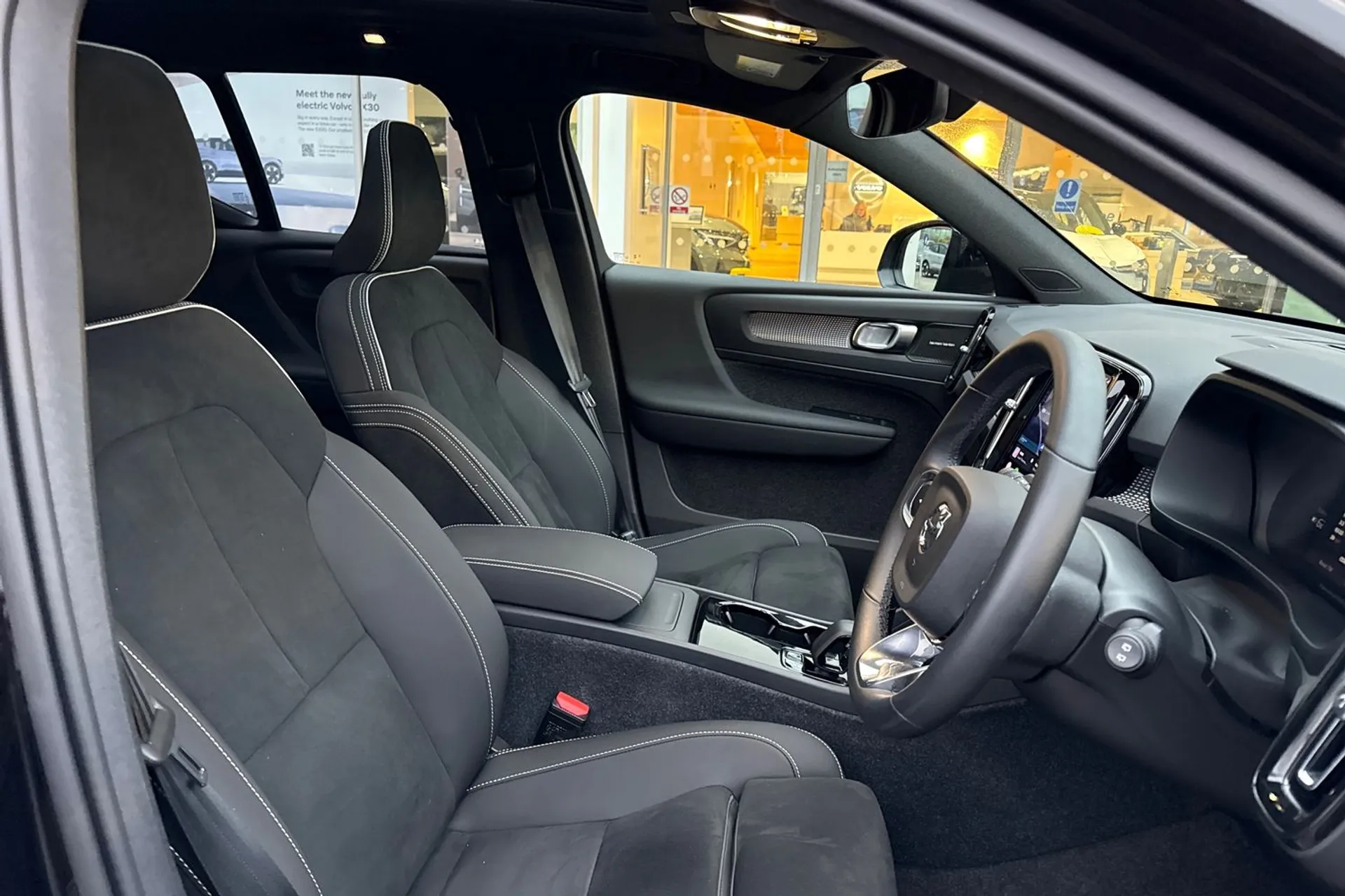 Volvo EX40 thumbnail image number 26