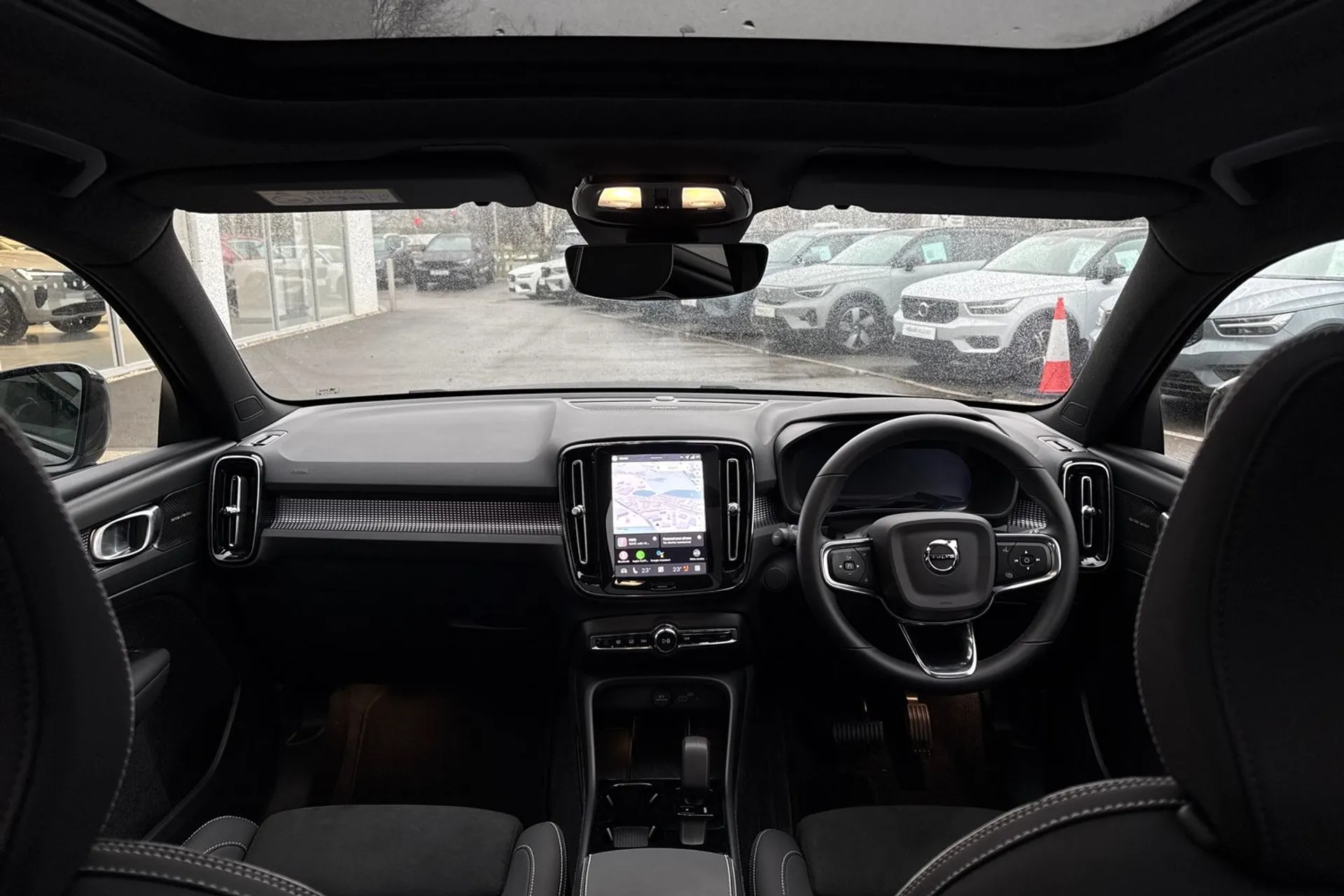 Volvo EX40 thumbnail image number 3