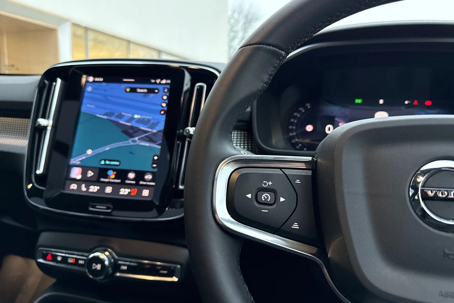 Volvo EX40 thumbnail image number 36