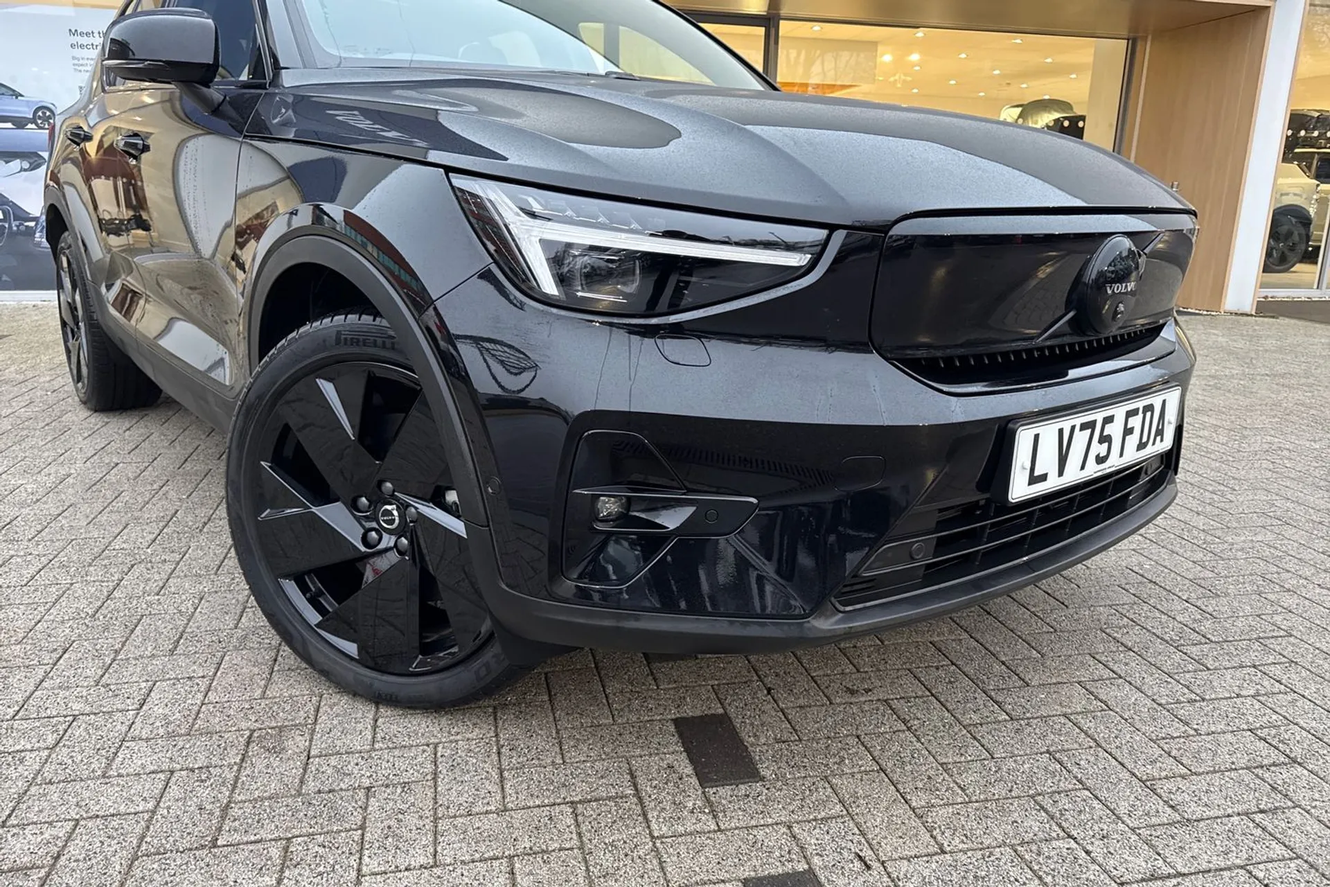 Volvo EX40 thumbnail image number 7