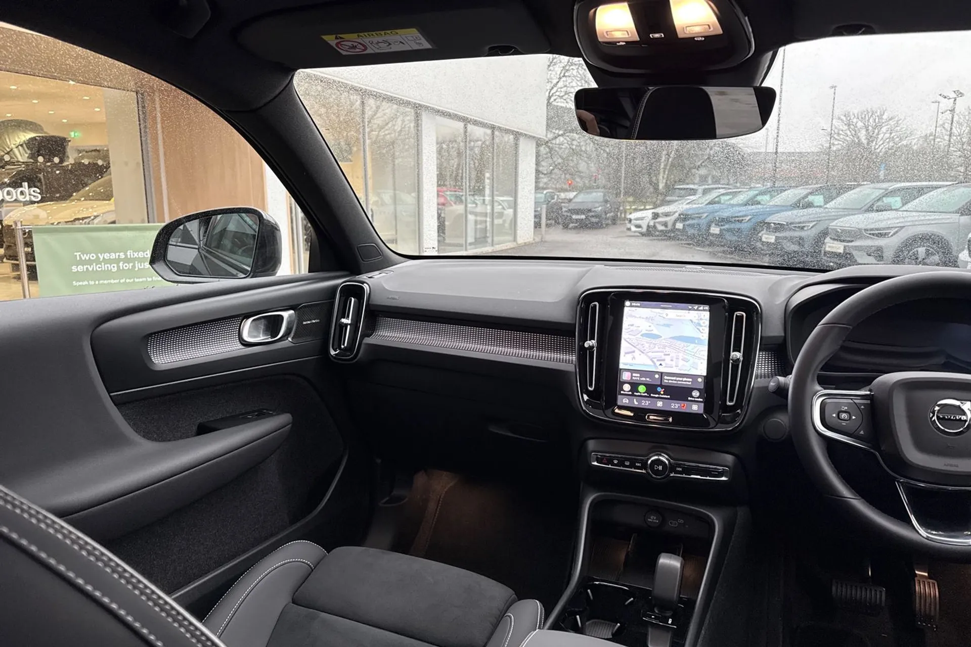 Volvo EX40 thumbnail image number 32