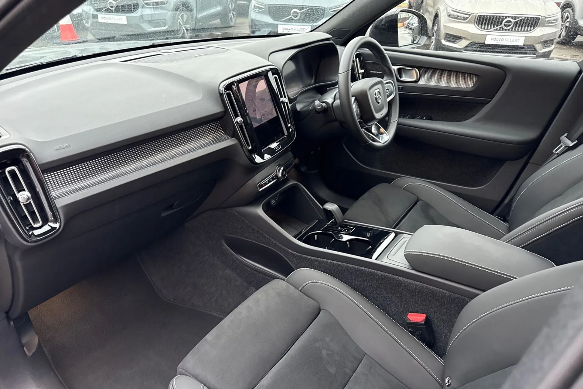 Volvo EX40 thumbnail image number 27