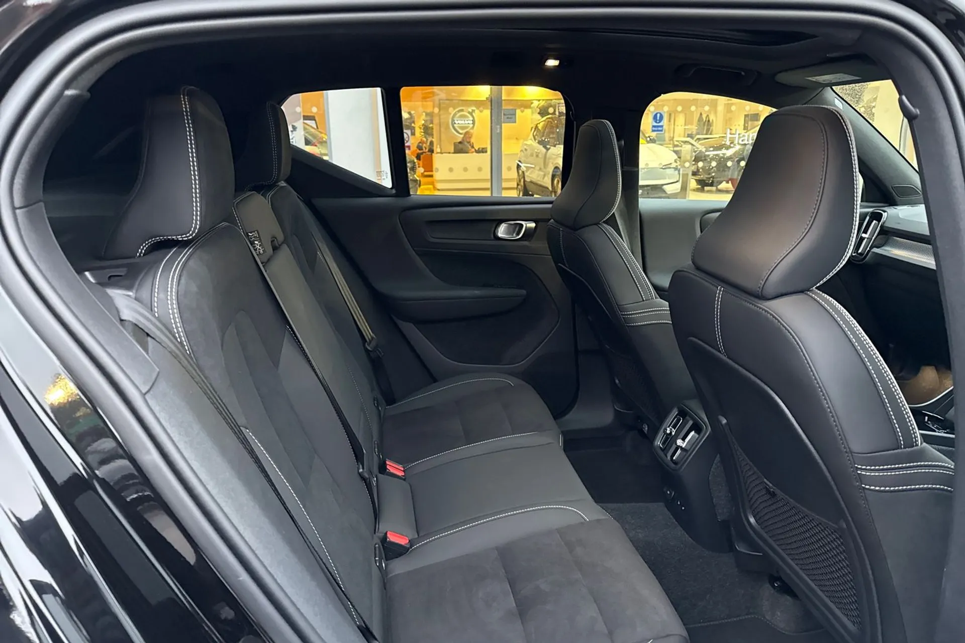 Volvo EX40 thumbnail image number 23