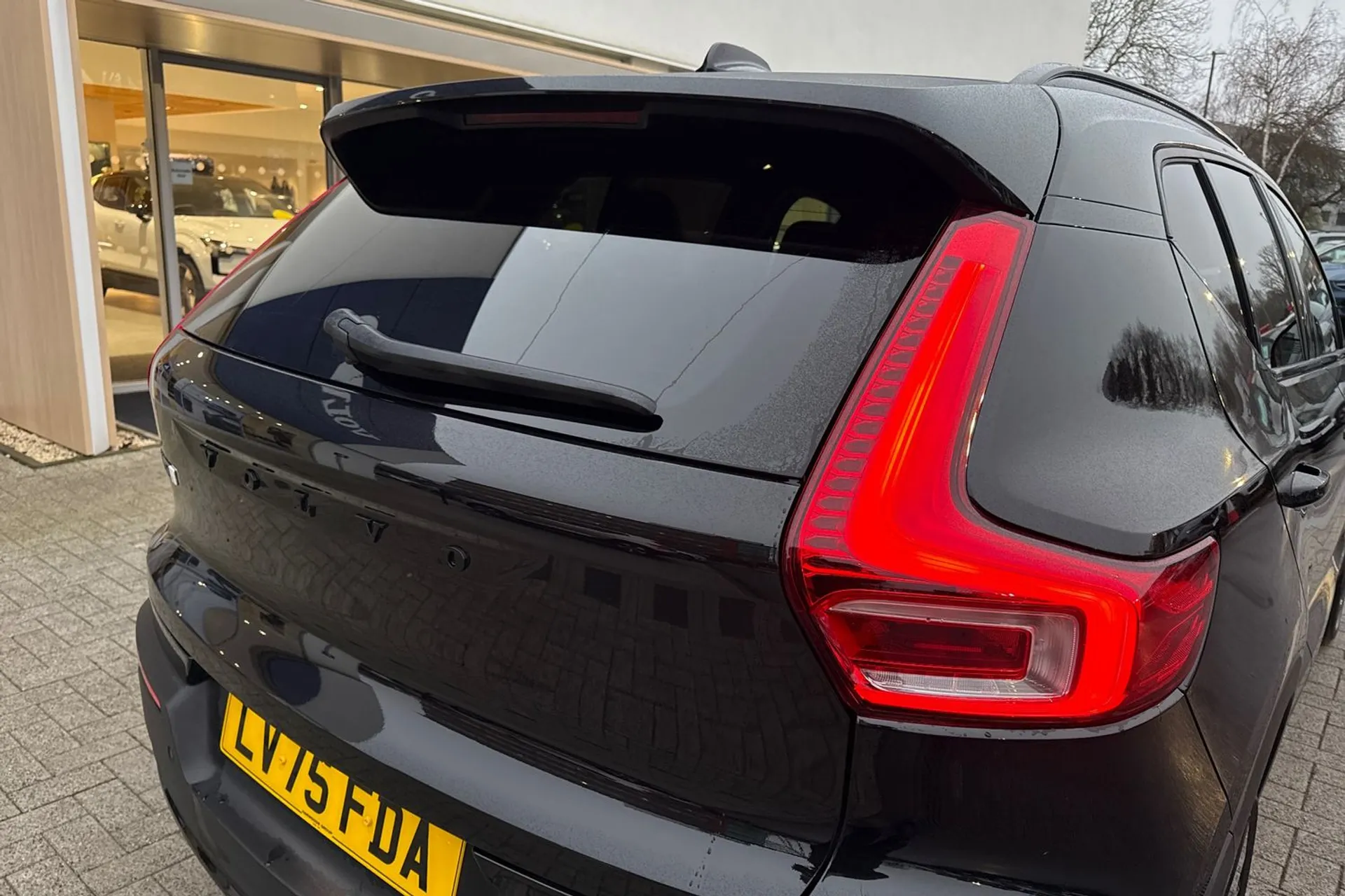 Volvo EX40 thumbnail image number 16