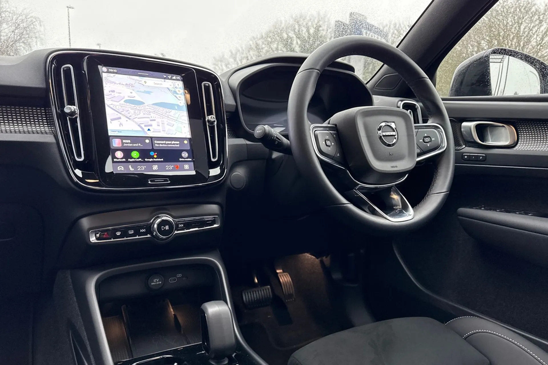 Volvo EX40 thumbnail image number 35