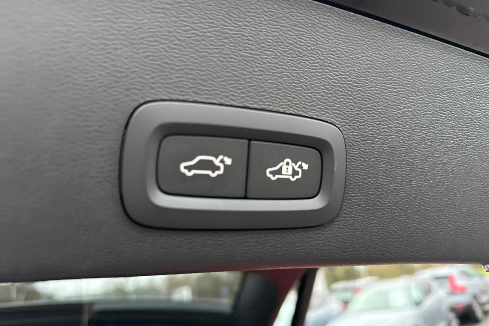 Volvo EX40 thumbnail image number 21