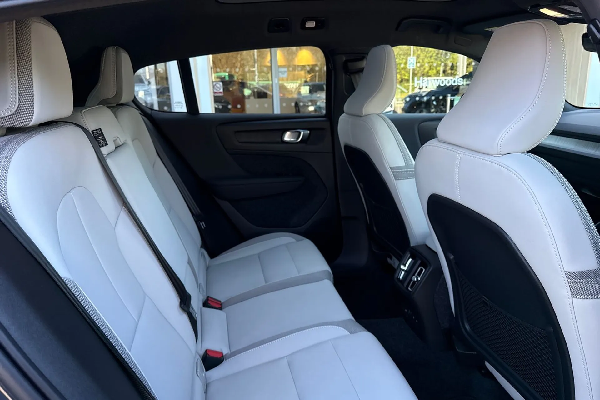 Volvo EC40 thumbnail image number 23